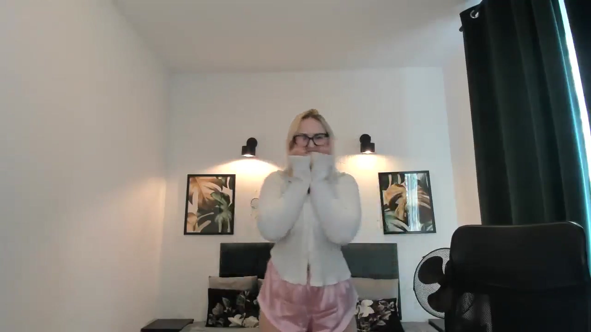 Gallery image thumbnail from Priestesss's myfreecams stream on, 04/20/2025, 14:09 image 3 of 20