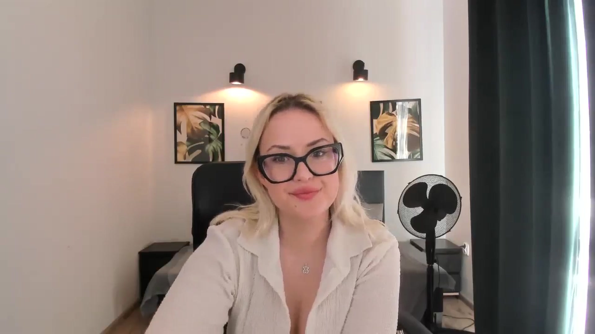 Gallery image thumbnail from Priestesss's myfreecams stream on, 04/20/2025, 15:13 image 10 of 20