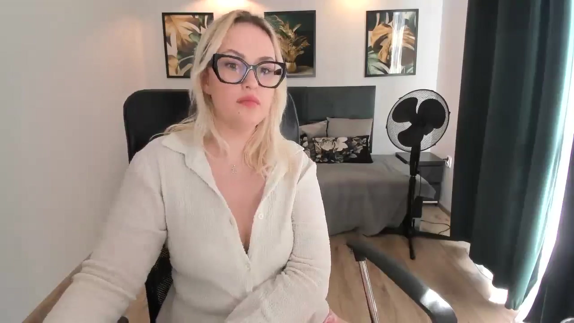 Gallery image thumbnail from Priestesss's myfreecams stream on, 04/20/2025, 15:13 image 17 of 20