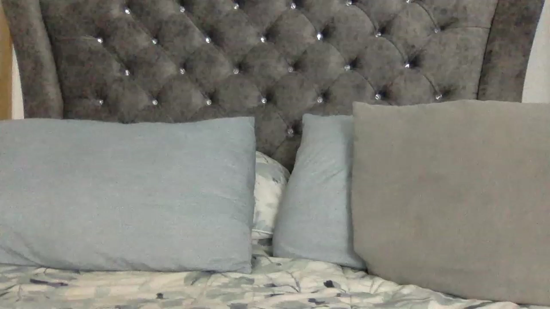 Gallery image thumbnail from Princesalatin's myfreecams stream on, 11/22/2022, 06:00 image 15 of 20