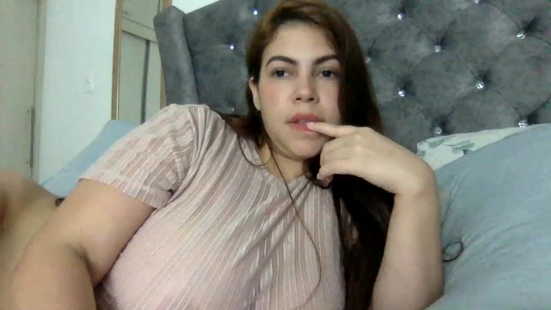 Gallery image thumbnail from Princesalatin's myfreecams stream on, 11/23/2022, 24:02 image 18 of 20