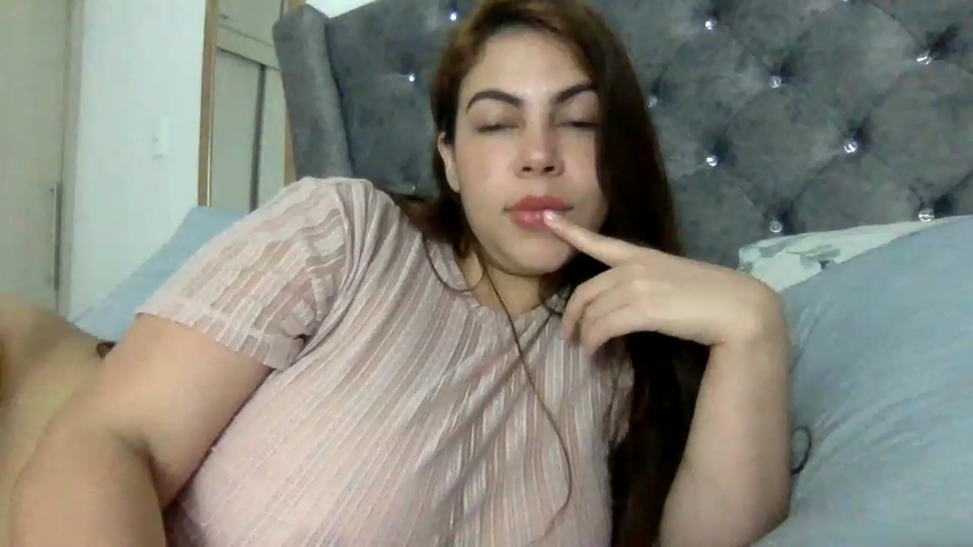 Gallery image thumbnail from Princesalatin's myfreecams stream on, 11/23/2022, 24:02 image 19 of 20