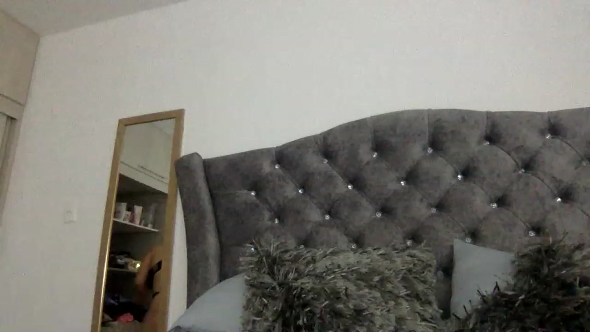 Gallery image thumbnail from Princesalatin's myfreecams stream on, 12/22/2022, 23:47 image 8 of 20