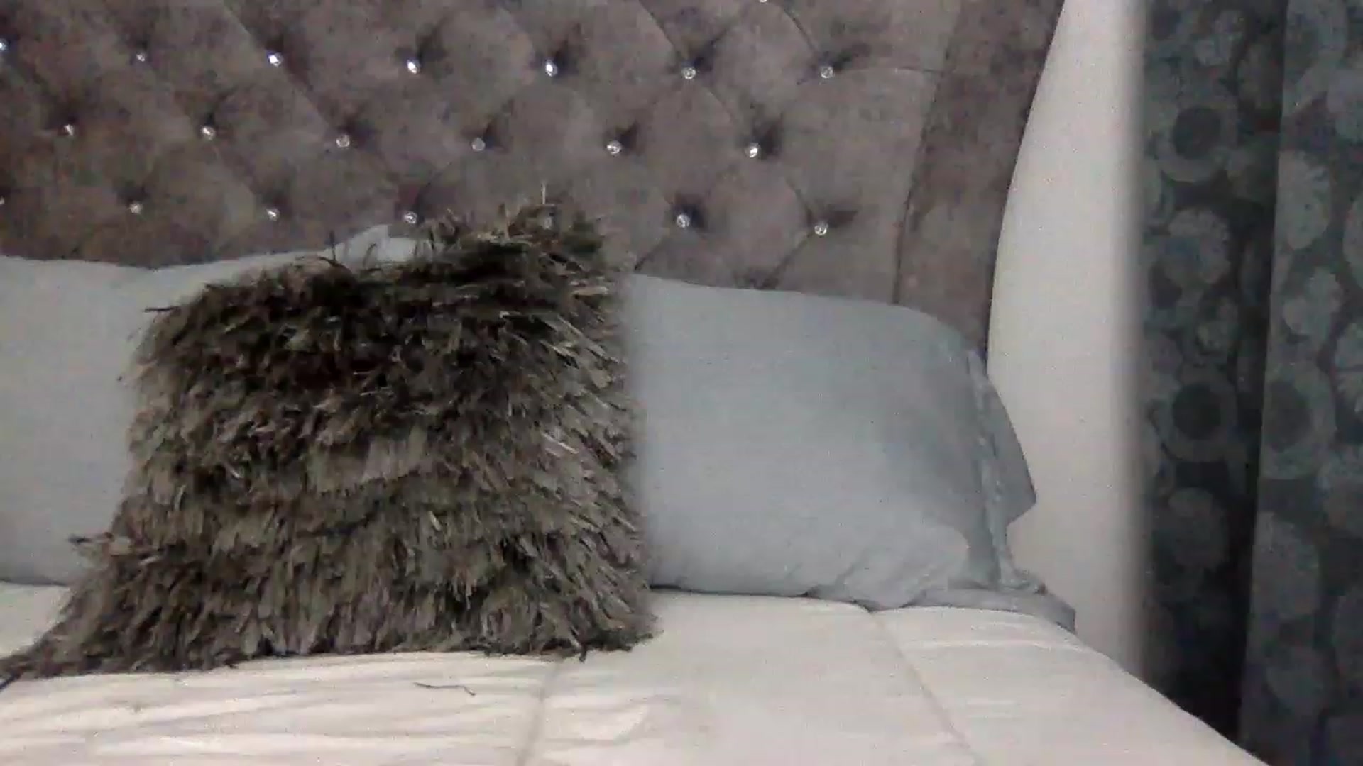 Gallery image thumbnail from Princesalatin's myfreecams stream on, 12/31/2022, 24:45 image 1 of 20