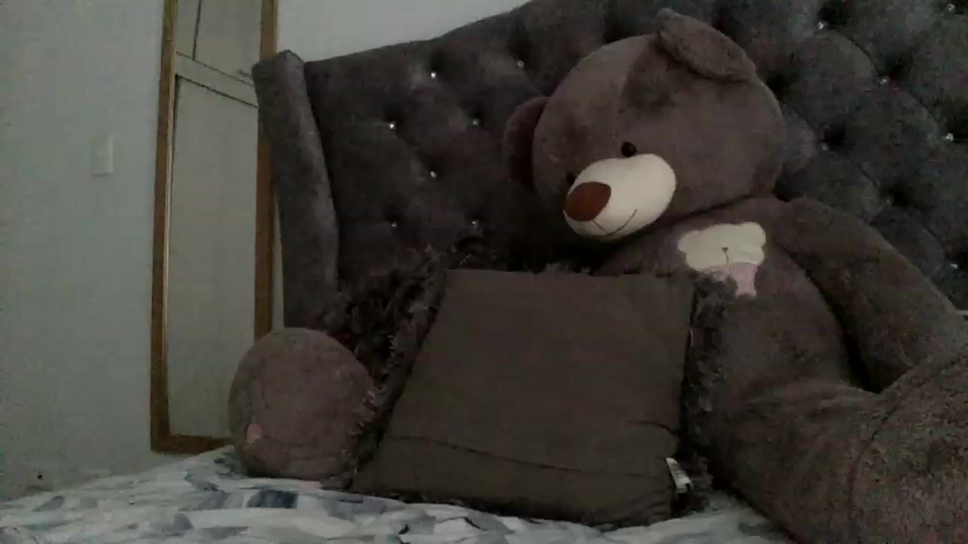 Gallery image thumbnail from Princesalatin's myfreecams stream on, 05/15/2023, 23:01 image 14 of 20