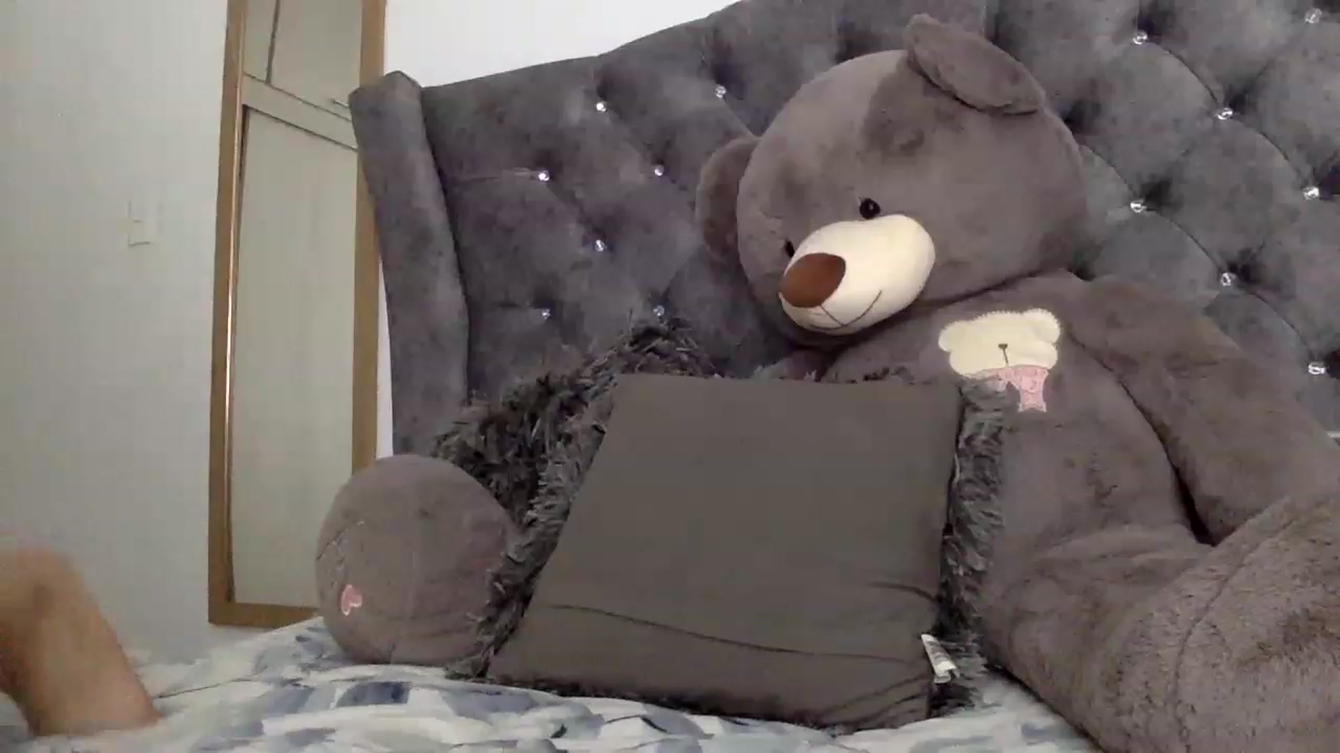 Gallery image thumbnail from Princesalatin's myfreecams stream on, 05/15/2023, 23:01 image 15 of 20