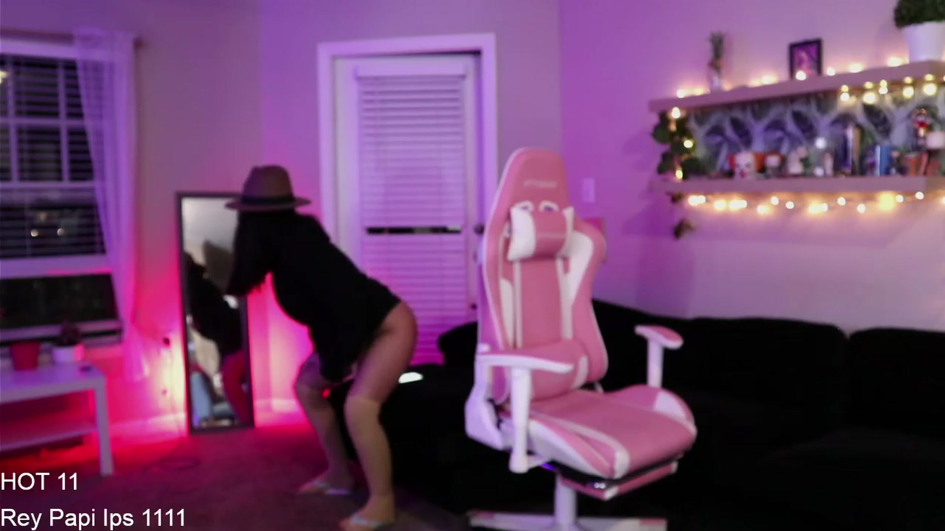 Gallery image thumbnail from PrincessCata's myfreecams stream on, 03/12/2023, 02:21 image 11 of 20