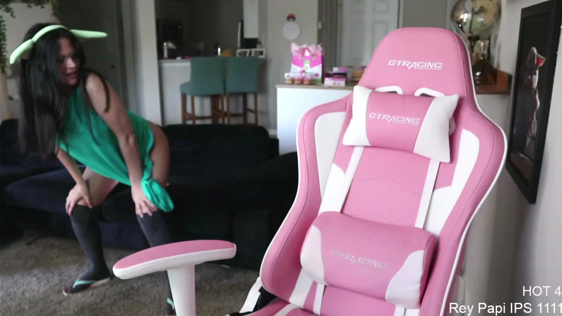 Gallery image thumbnail from PrincessCata's myfreecams stream on, 05/04/2023, 22:21 image 3 of 20
