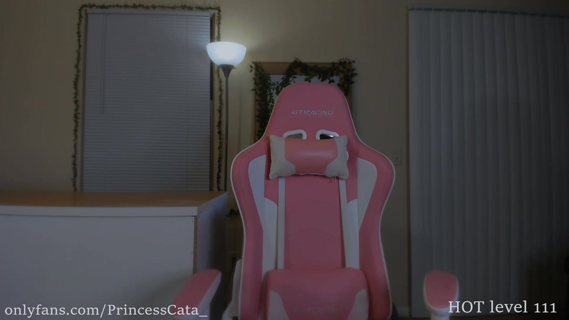 Gallery image thumbnail from PrincessCata's myfreecams stream on, 11/26/2023, 24:14 image 17 of 20