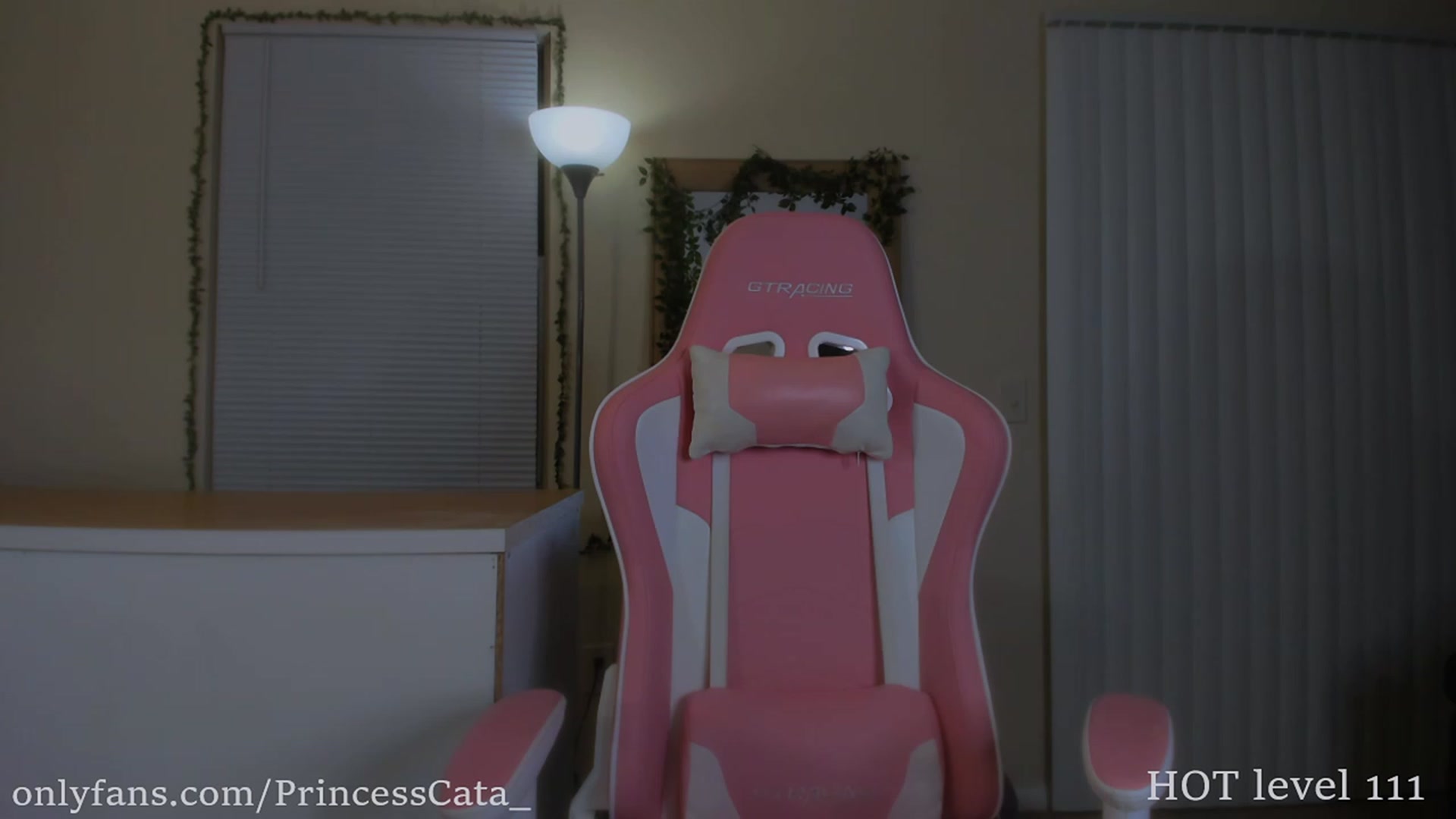 Gallery image thumbnail from PrincessCata's myfreecams stream on, 11/26/2023, 24:14 image 15 of 20