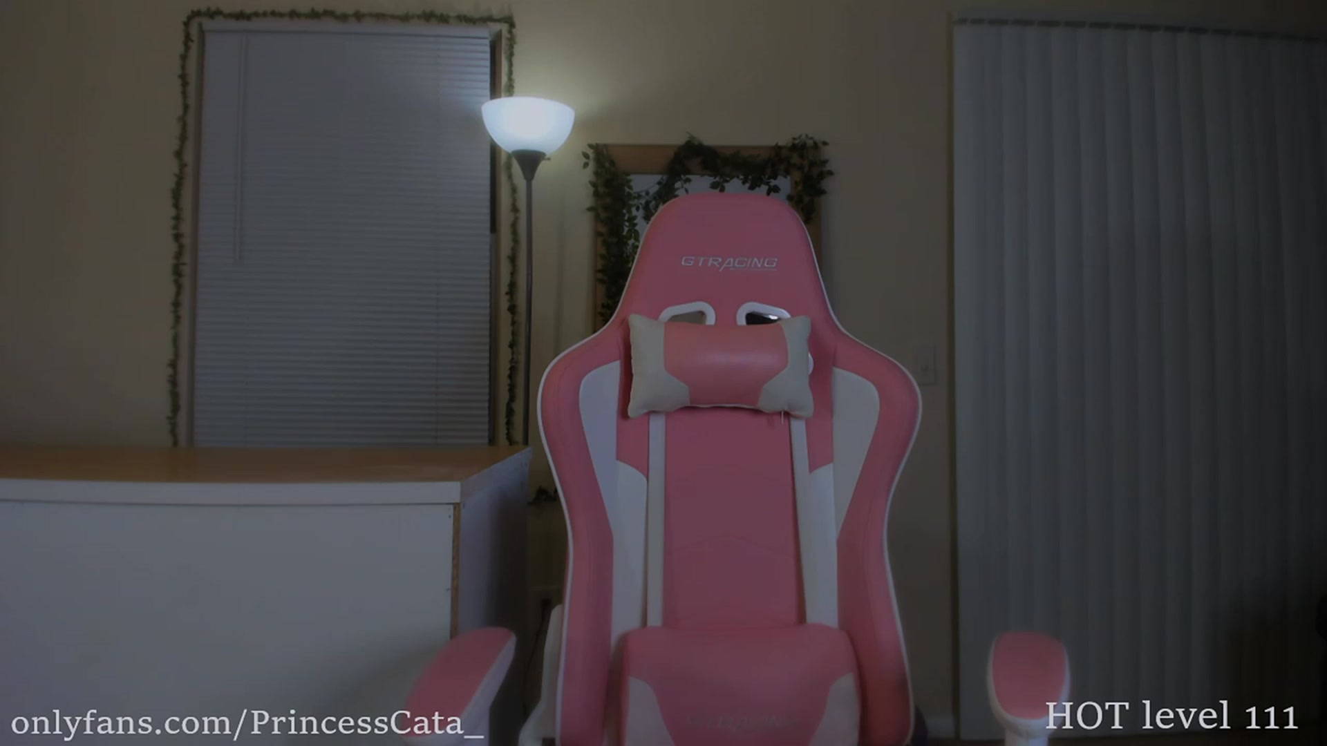 Gallery image thumbnail from PrincessCata's myfreecams stream on, 11/26/2023, 24:14 image 16 of 20