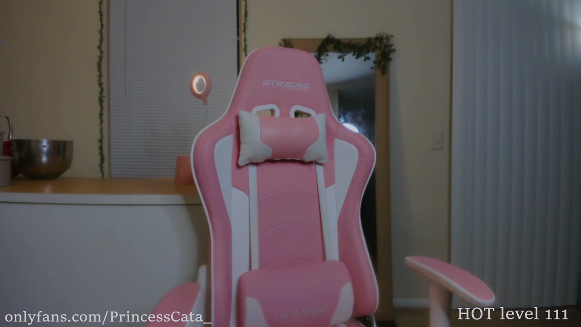 Gallery image thumbnail from PrincessCata's myfreecams stream on, 11/28/2023, 24:23 image 9 of 20