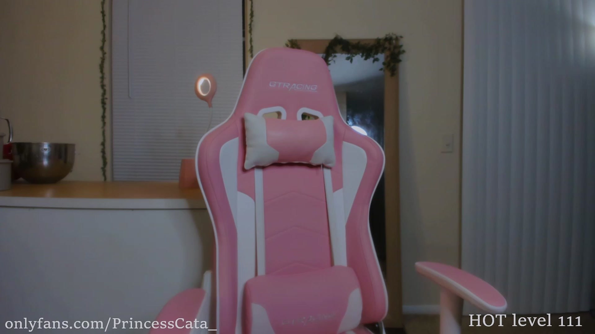 Gallery image thumbnail from PrincessCata's myfreecams stream on, 11/28/2023, 24:23 image 8 of 20