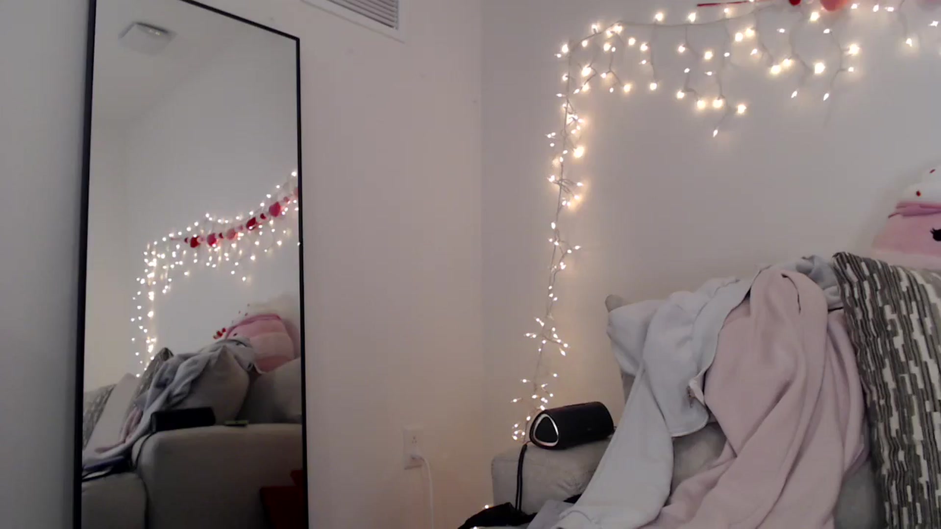 Gallery image thumbnail from PrincessEffie's myfreecams stream on, 03/21/2025, 04:35 image 20 of 20