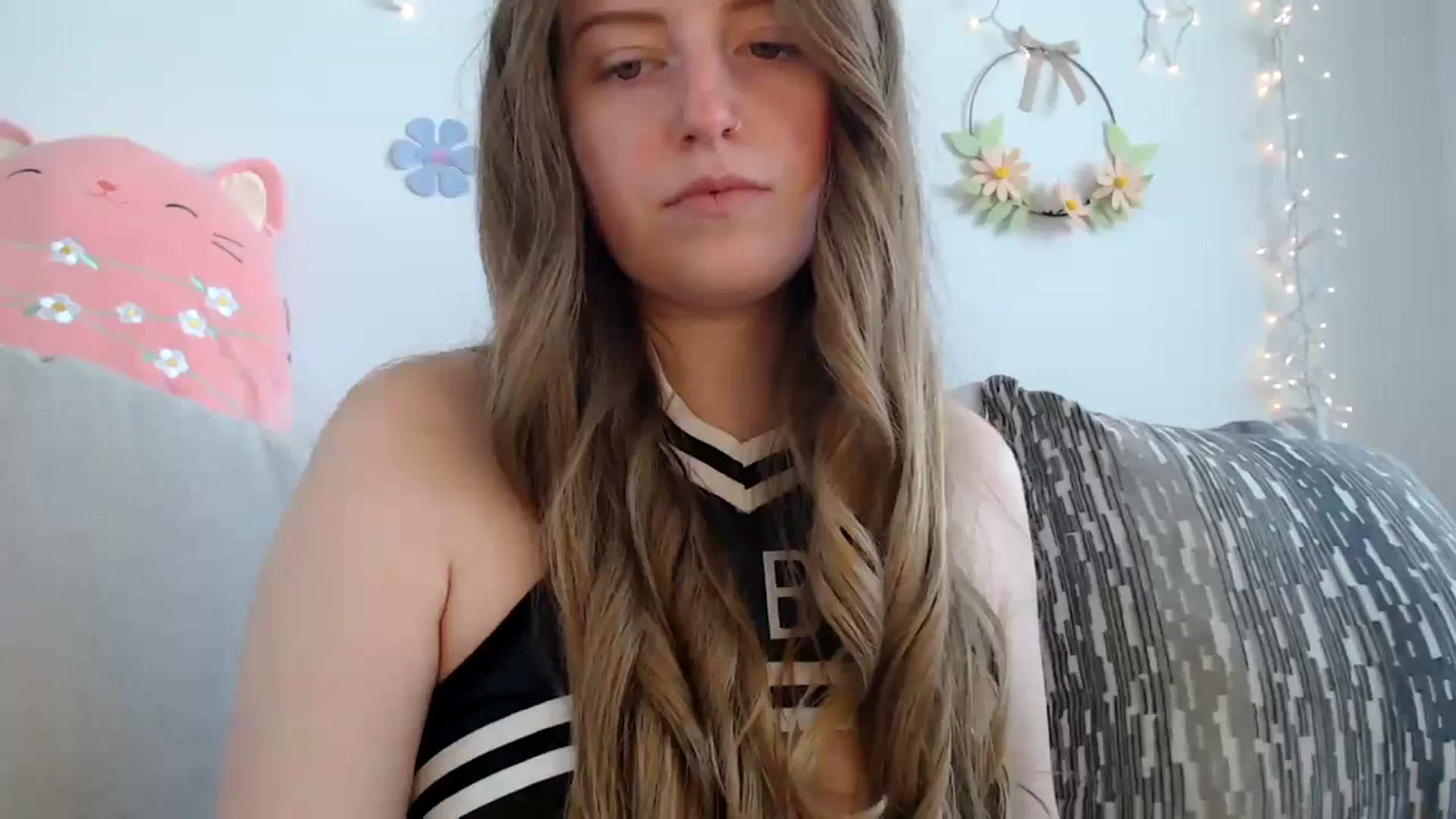 Gallery image thumbnail from PrincessEffie's myfreecams stream on, 04/04/2025, 18:54 image 13 of 20