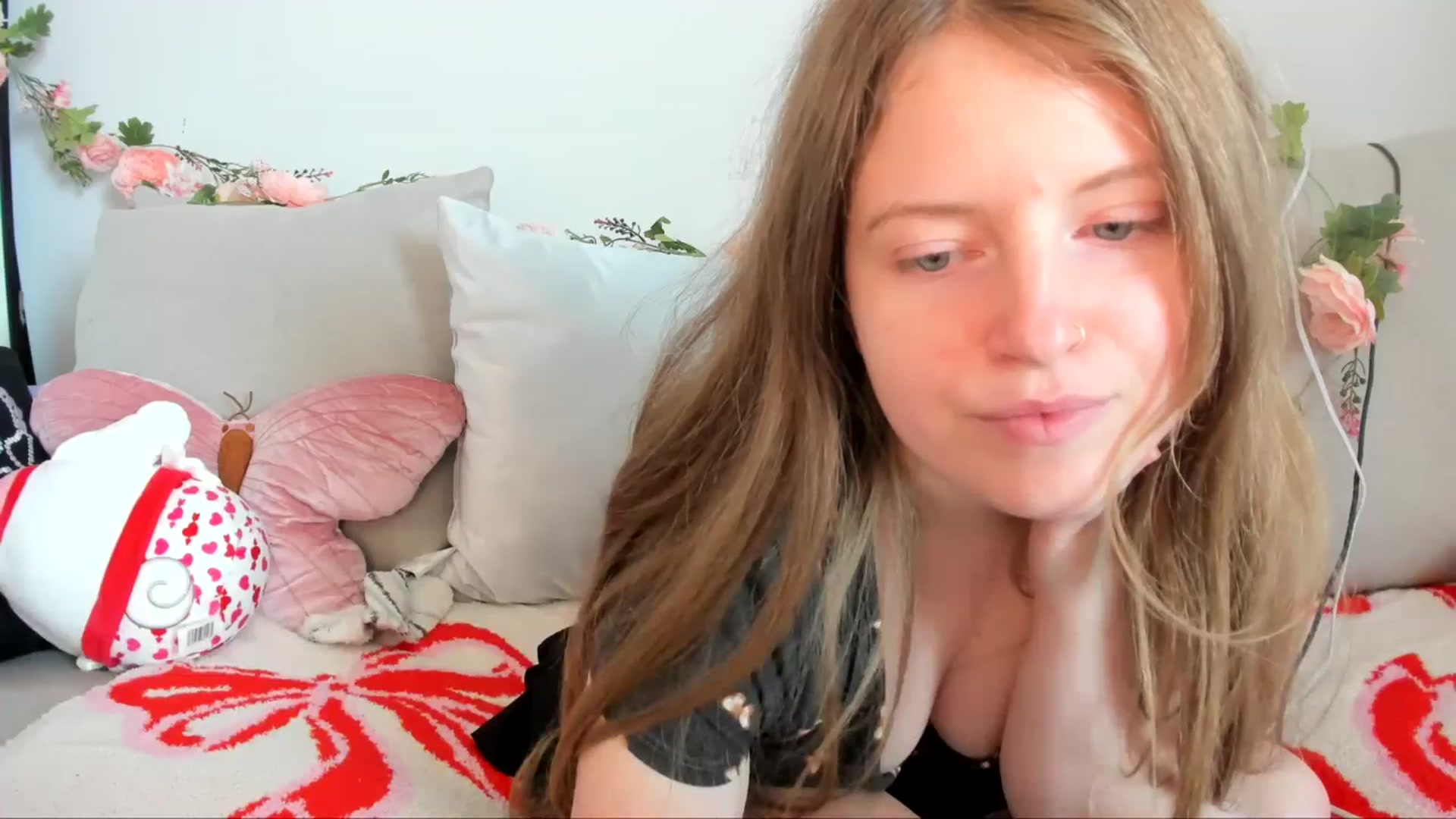 Gallery image thumbnail from PrincessEffie's myfreecams stream on, 04/25/2026, 21:42 image 8 of 20