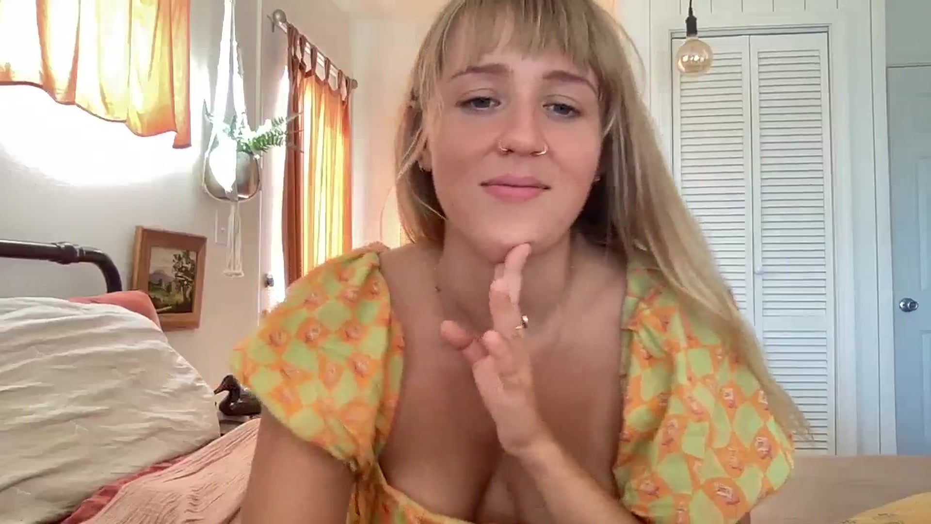 Gallery image thumbnail from PrincessElla_'s myfreecams stream on, 08/05/2023, 02:29 image 17 of 20