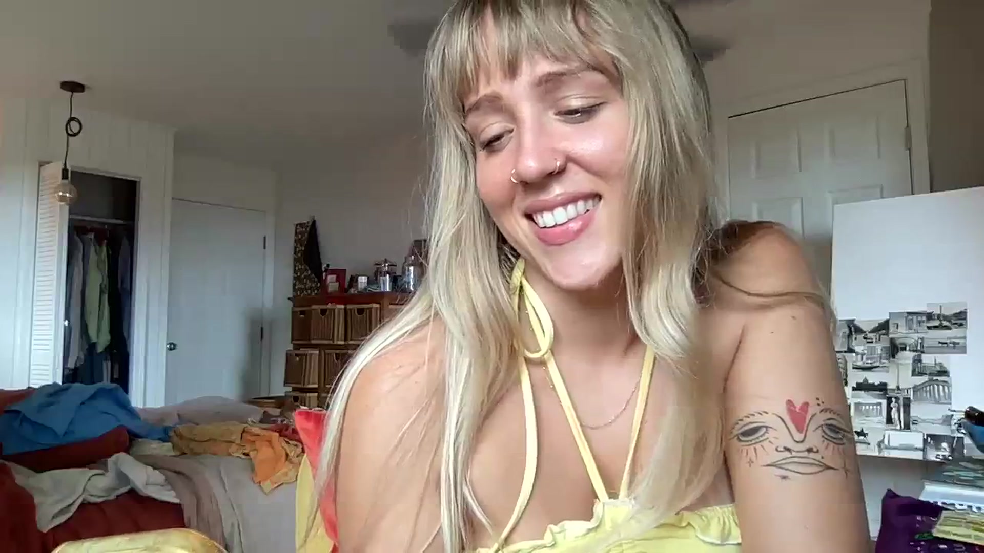 Gallery image thumbnail from PrincessElla_'s myfreecams stream on, 08/06/2023, 03:23 image 11 of 20