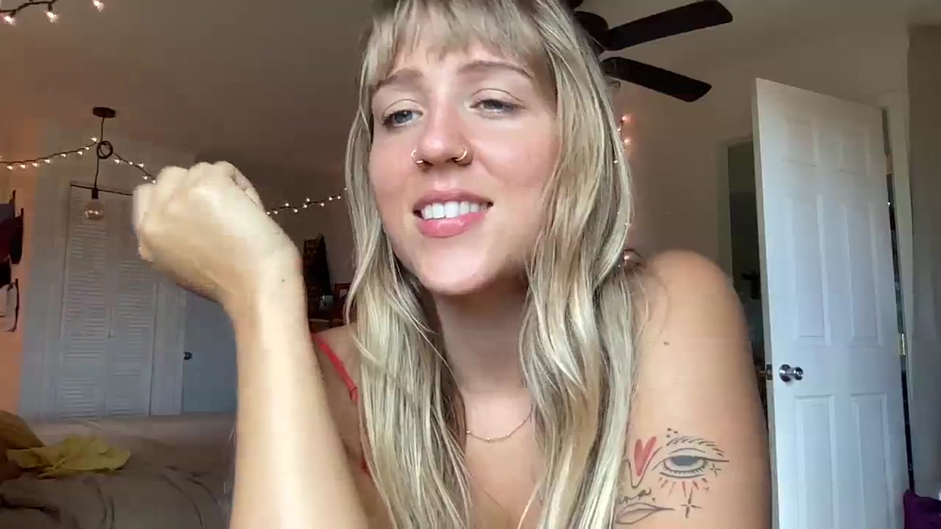 Gallery image thumbnail from PrincessElla_'s myfreecams stream on, 08/07/2023, 01:57 image 6 of 20