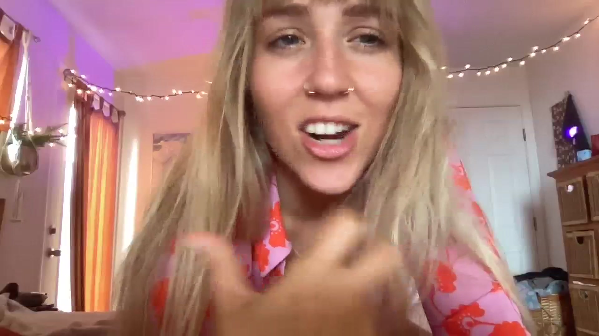Gallery image thumbnail from PrincessElla_'s myfreecams stream on, 08/18/2023, 01:22 image 15 of 20