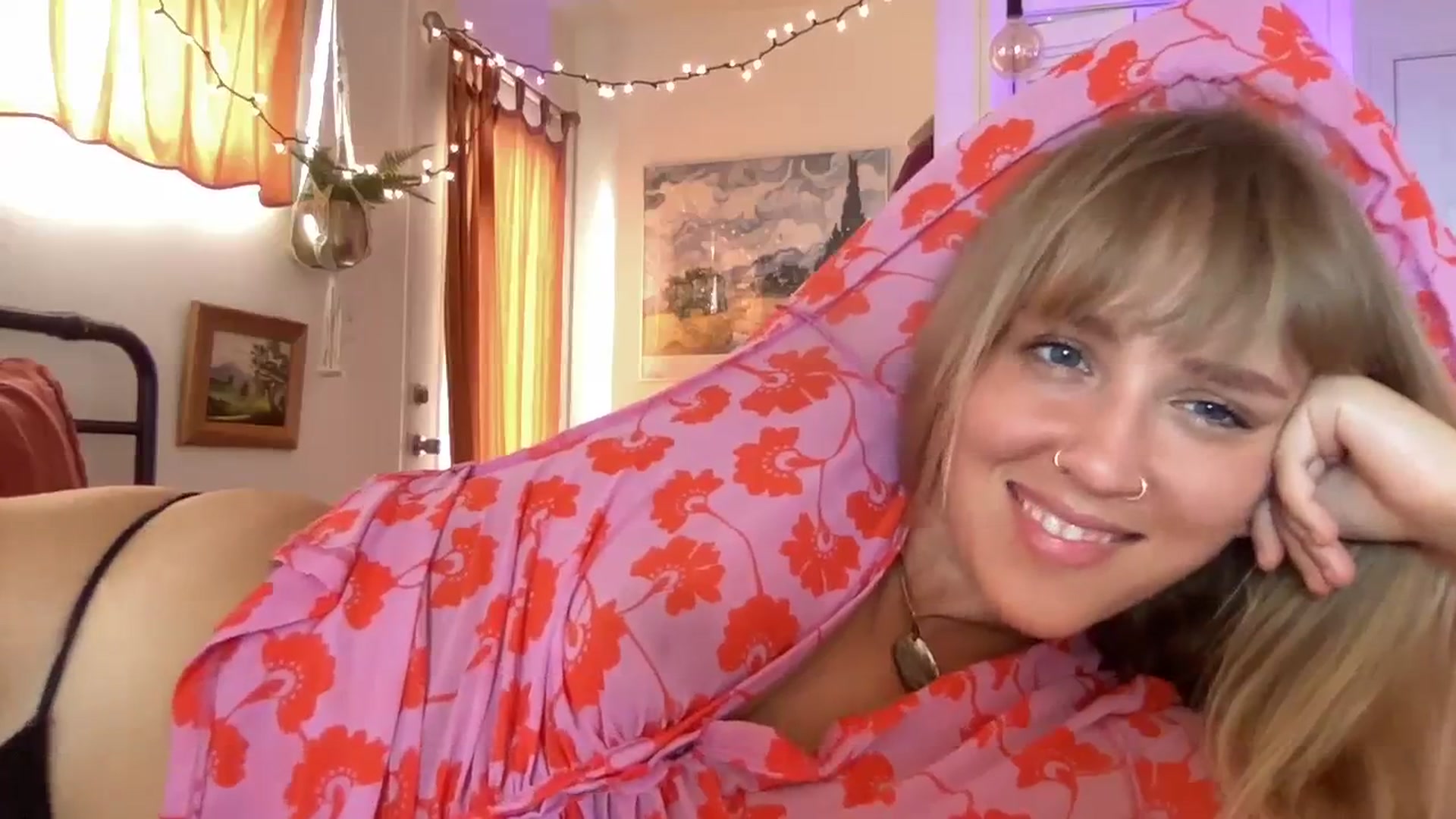 Gallery image thumbnail from PrincessElla_'s myfreecams stream on, 08/30/2023, 24:12 image 6 of 20