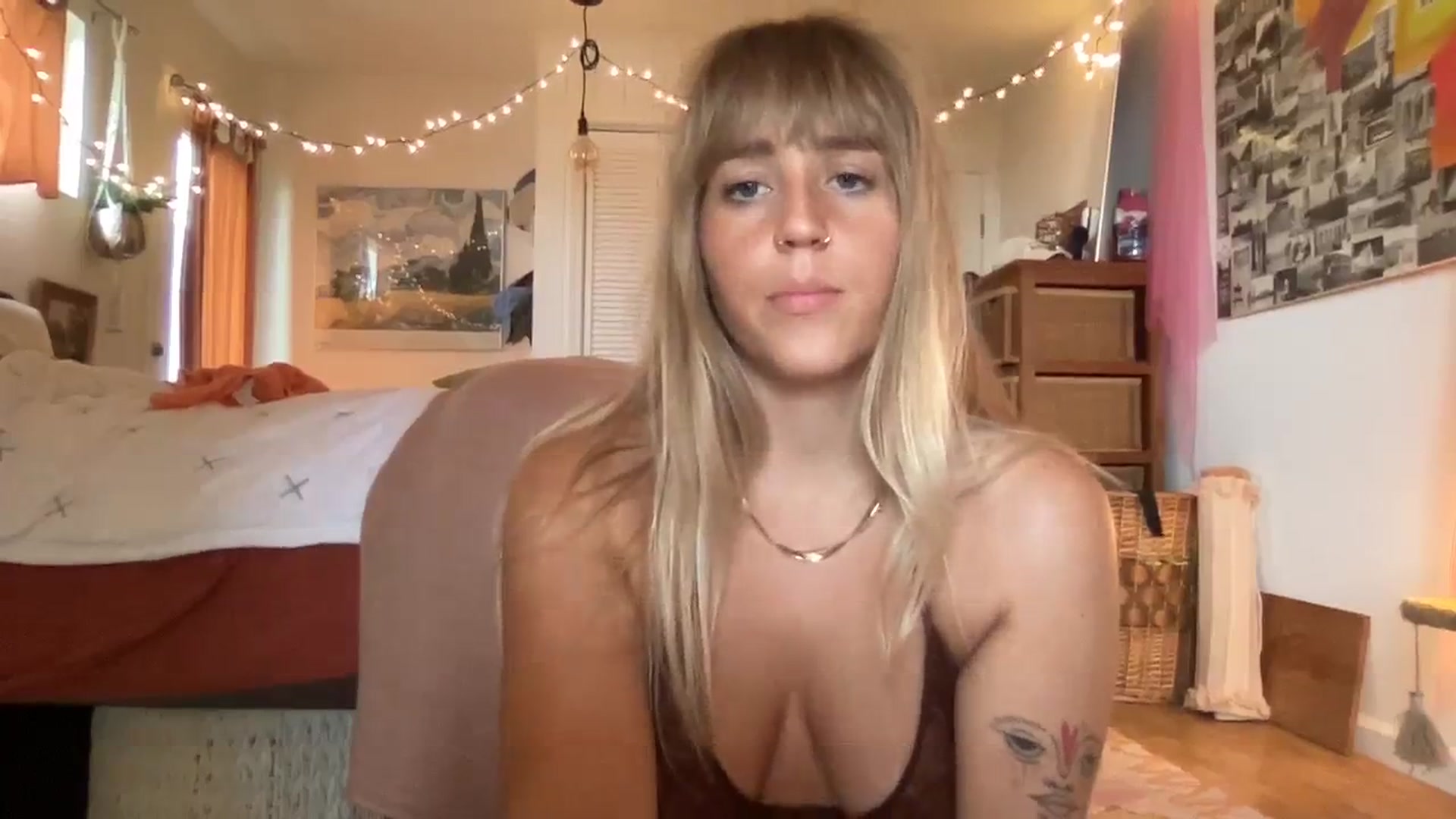 Gallery image thumbnail from PrincessElla_'s myfreecams stream on, 09/21/2023, 02:15 image 17 of 20