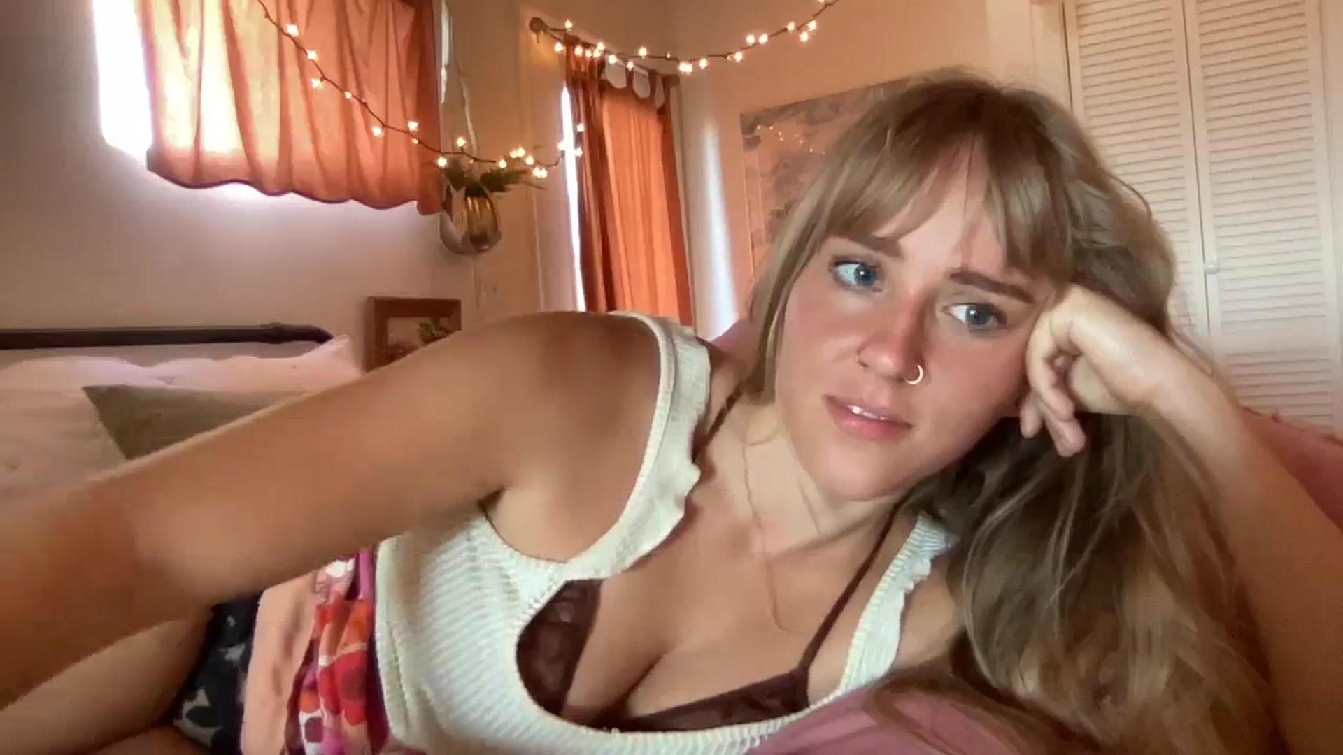 Gallery image thumbnail from PrincessElla_'s myfreecams stream on, 09/27/2023, 17:54 image 10 of 20