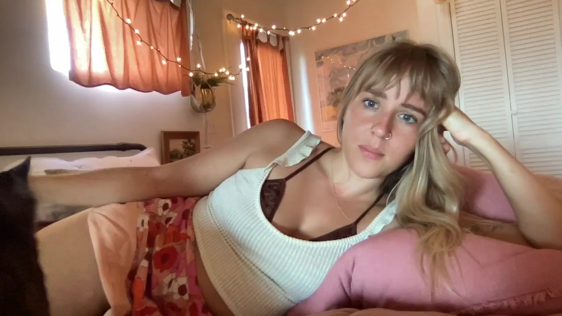 Gallery image thumbnail from PrincessElla_'s myfreecams stream on, 09/27/2023, 17:54 image 1 of 20