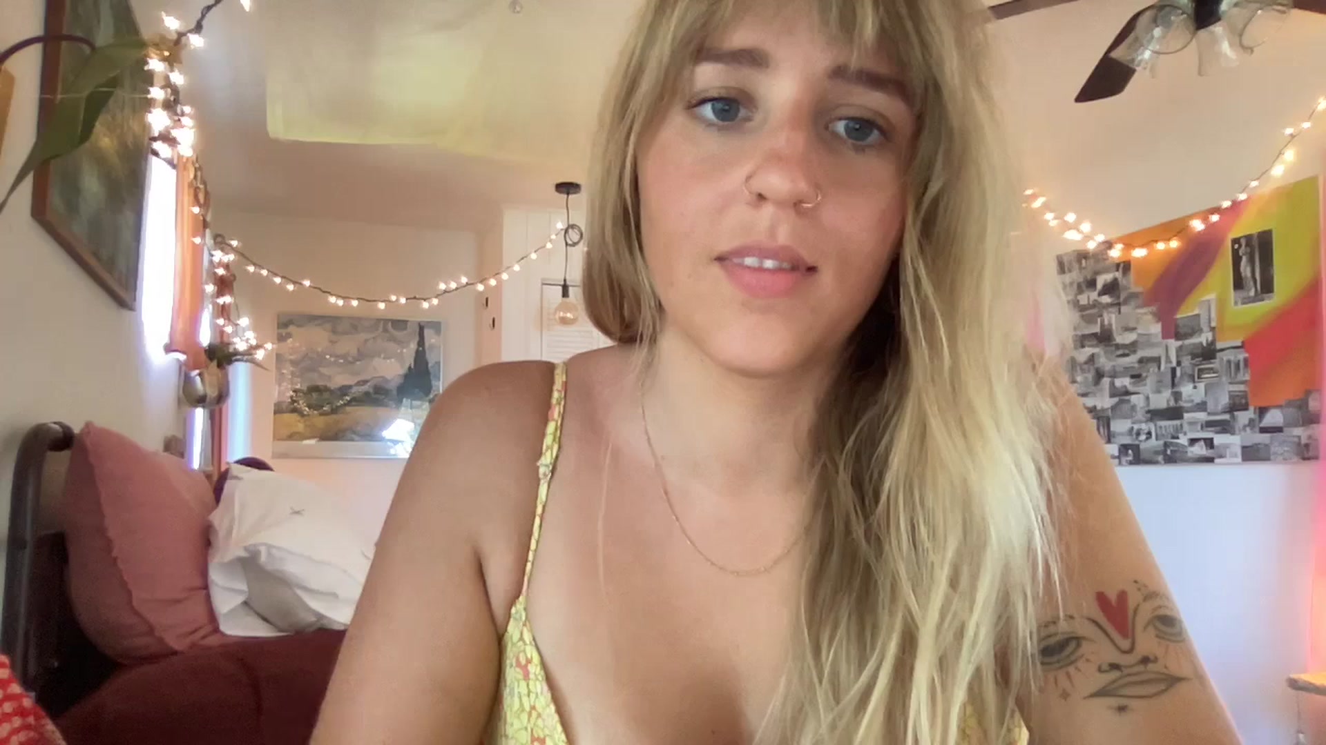 Gallery image thumbnail from PrincessElla_'s myfreecams stream on, 09/28/2023, 22:06 image 14 of 20