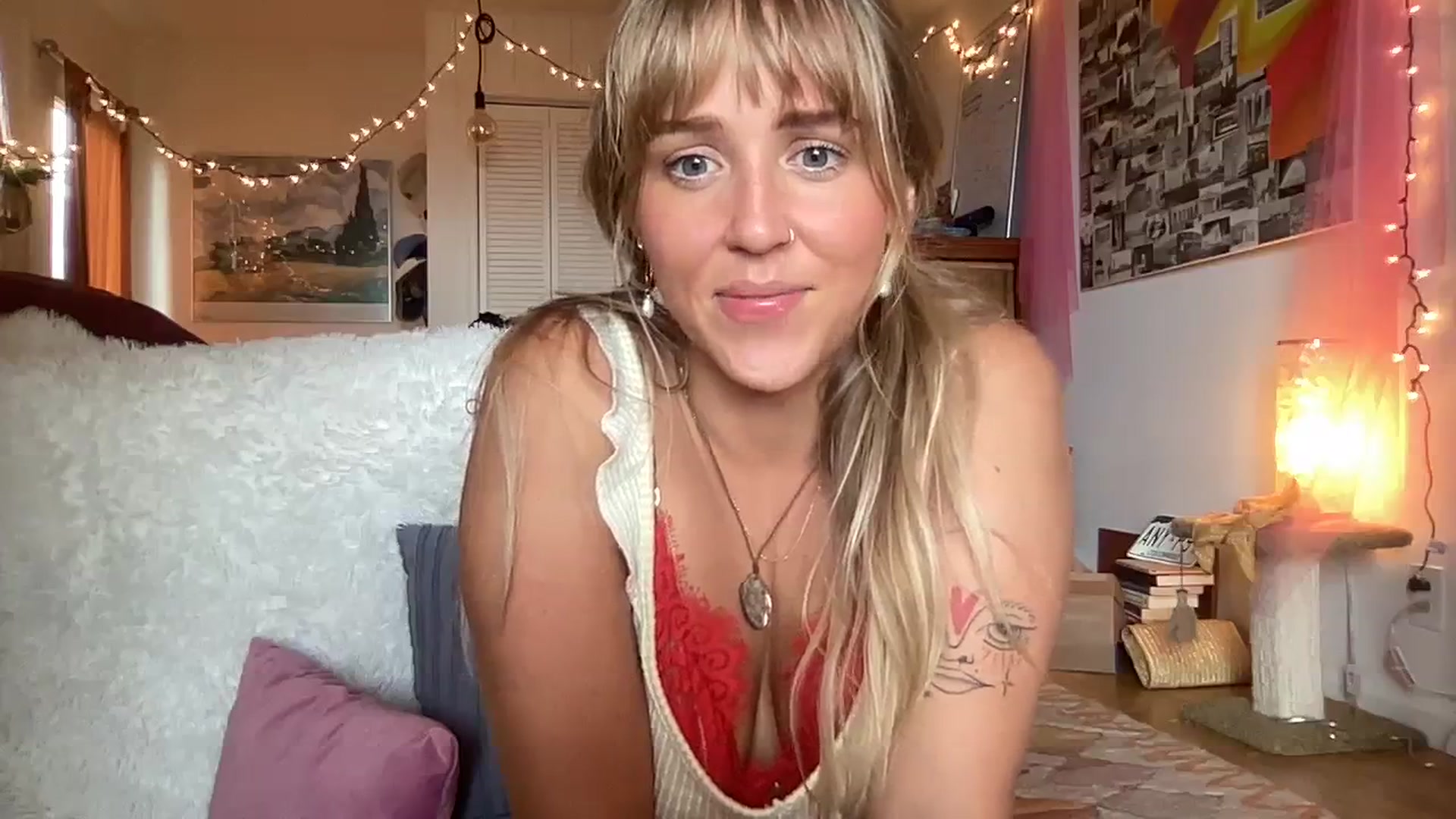 Gallery image thumbnail from PrincessElla_'s myfreecams stream on, 10/08/2023, 24:59 image 10 of 20