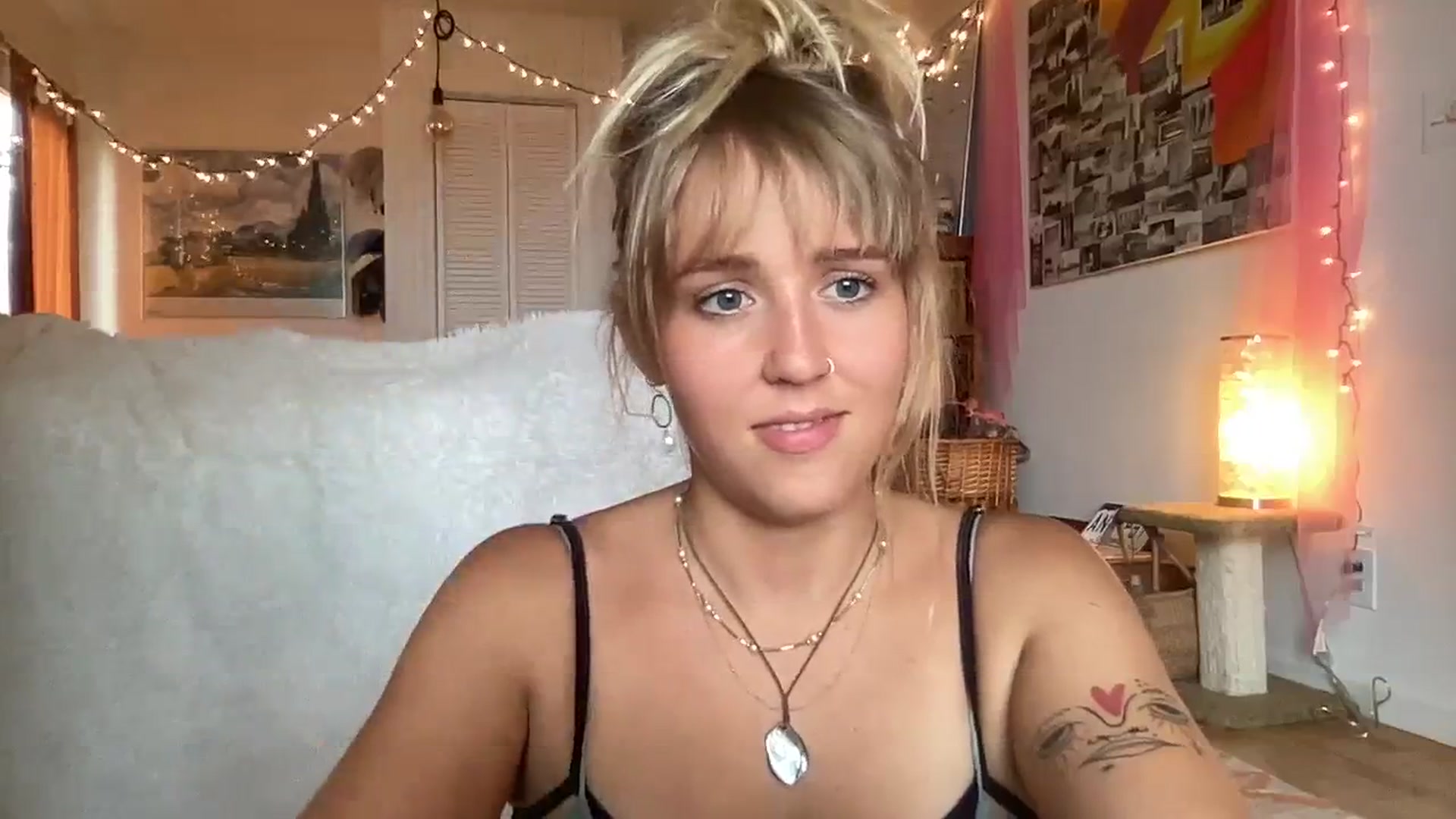 Gallery image thumbnail from PrincessElla_'s myfreecams stream on, 10/09/2023, 24:35 image 11 of 20
