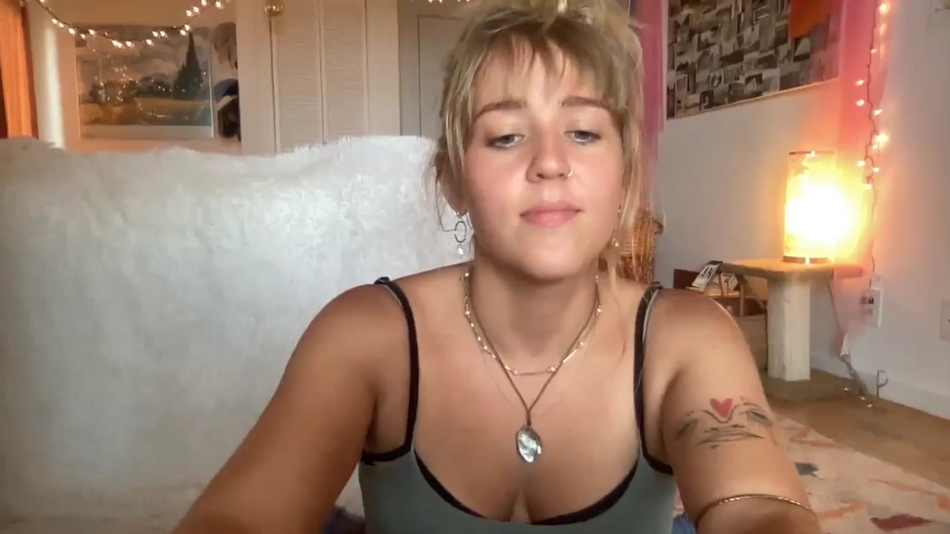 Gallery image thumbnail from PrincessElla_'s myfreecams stream on, 10/09/2023, 24:35 image 19 of 20