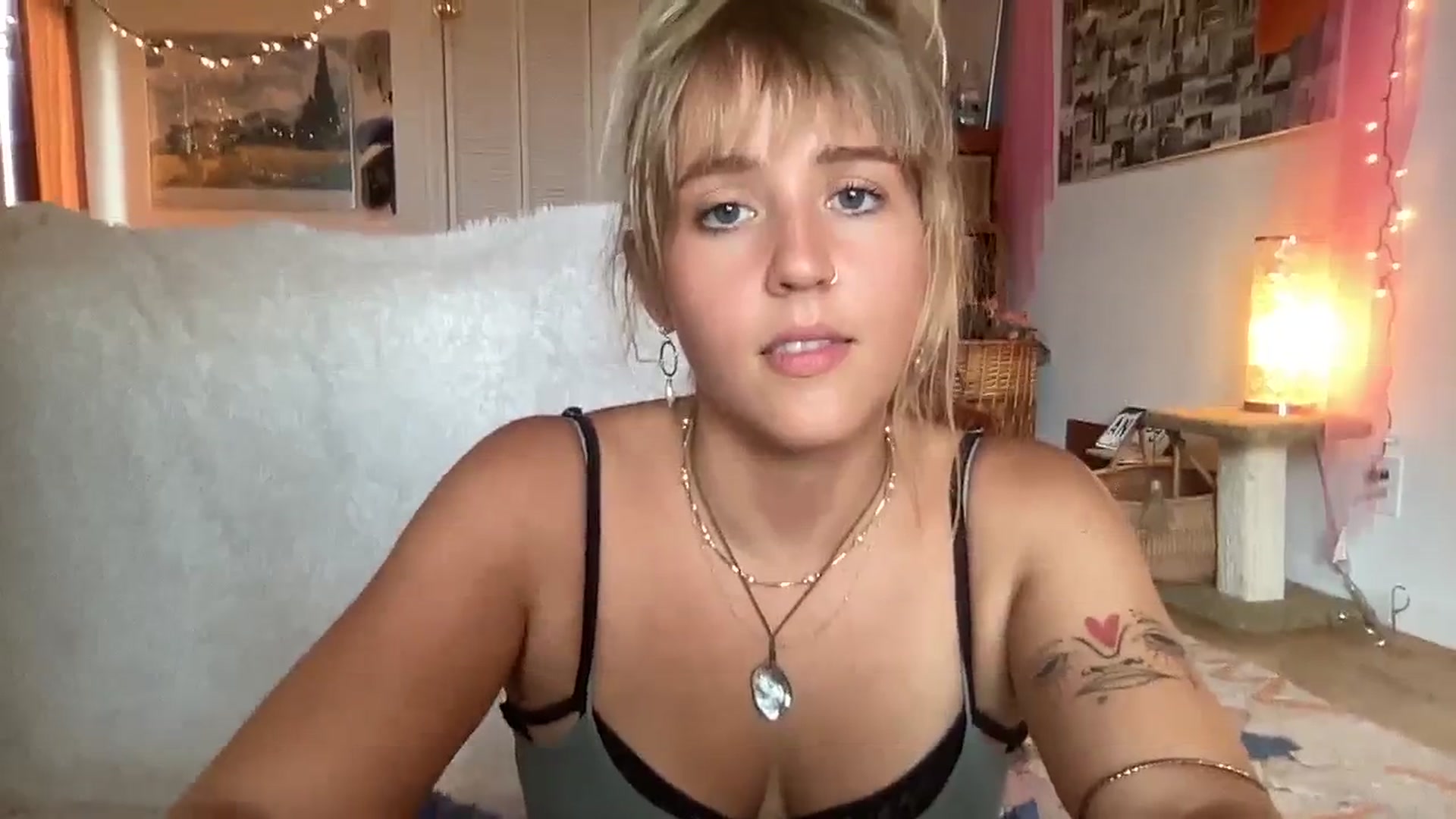 Gallery image thumbnail from PrincessElla_'s myfreecams stream on, 10/09/2023, 24:35 image 9 of 20