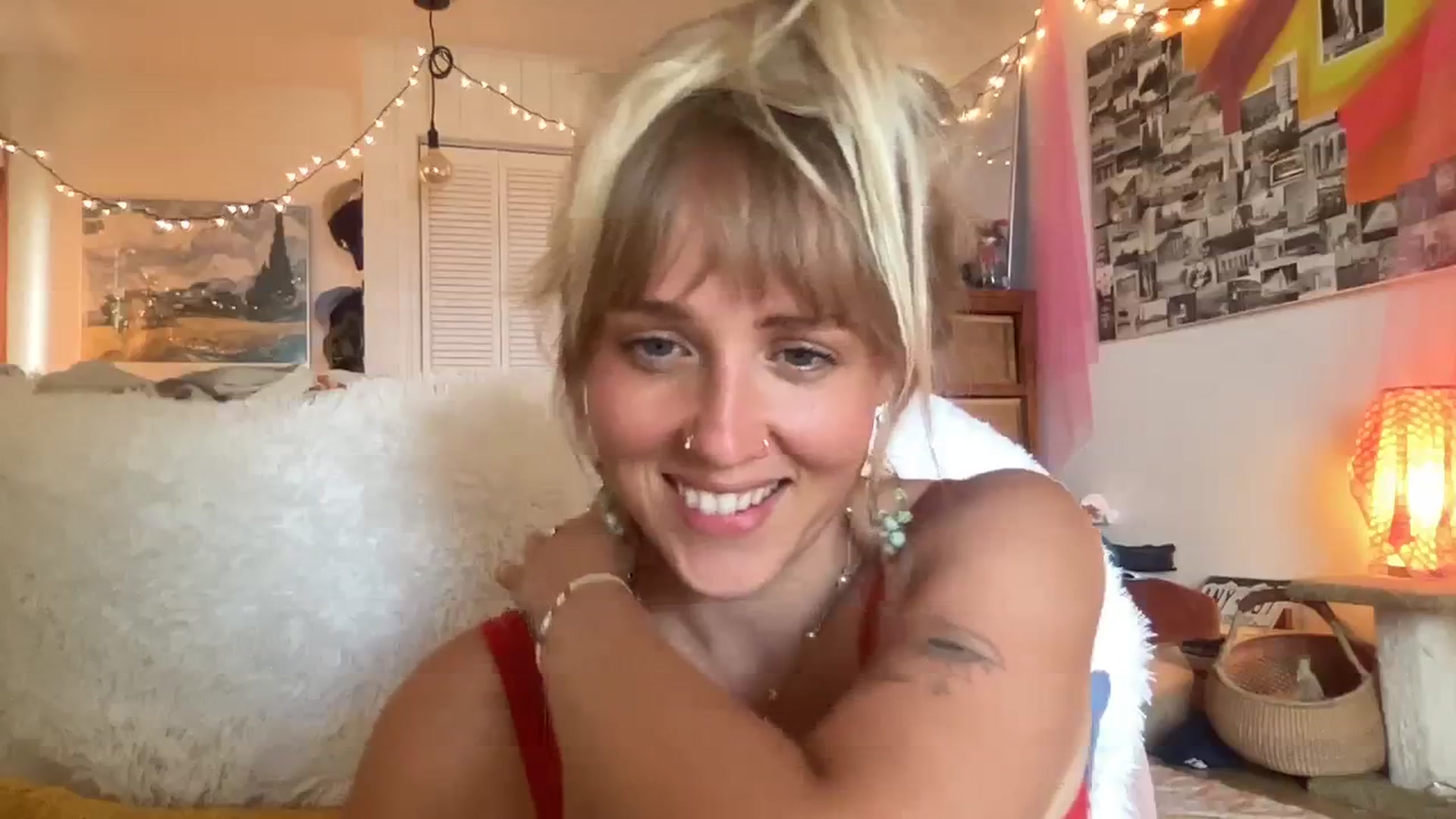 Gallery image thumbnail from PrincessElla_'s myfreecams stream on, 10/13/2023, 20:03 image 2 of 20