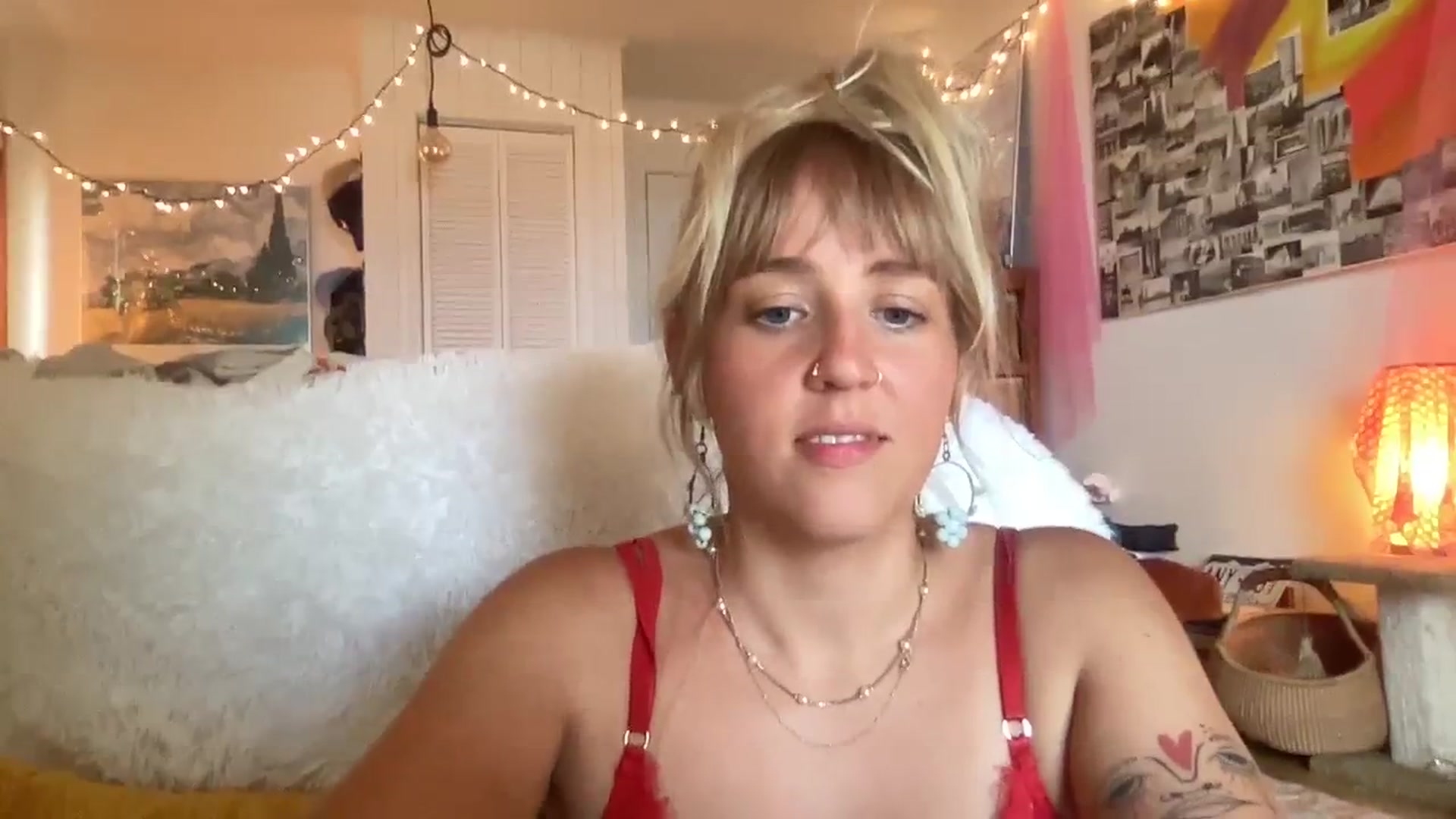 Gallery image thumbnail from PrincessElla_'s myfreecams stream on, 10/13/2023, 20:03 image 3 of 20