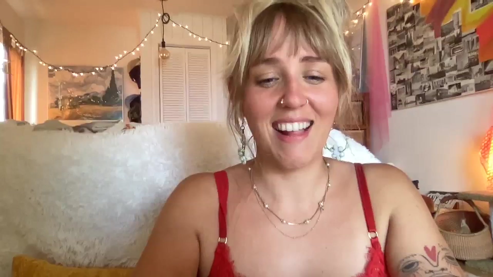Gallery image thumbnail from PrincessElla_'s myfreecams stream on, 10/13/2023, 20:03 image 9 of 20