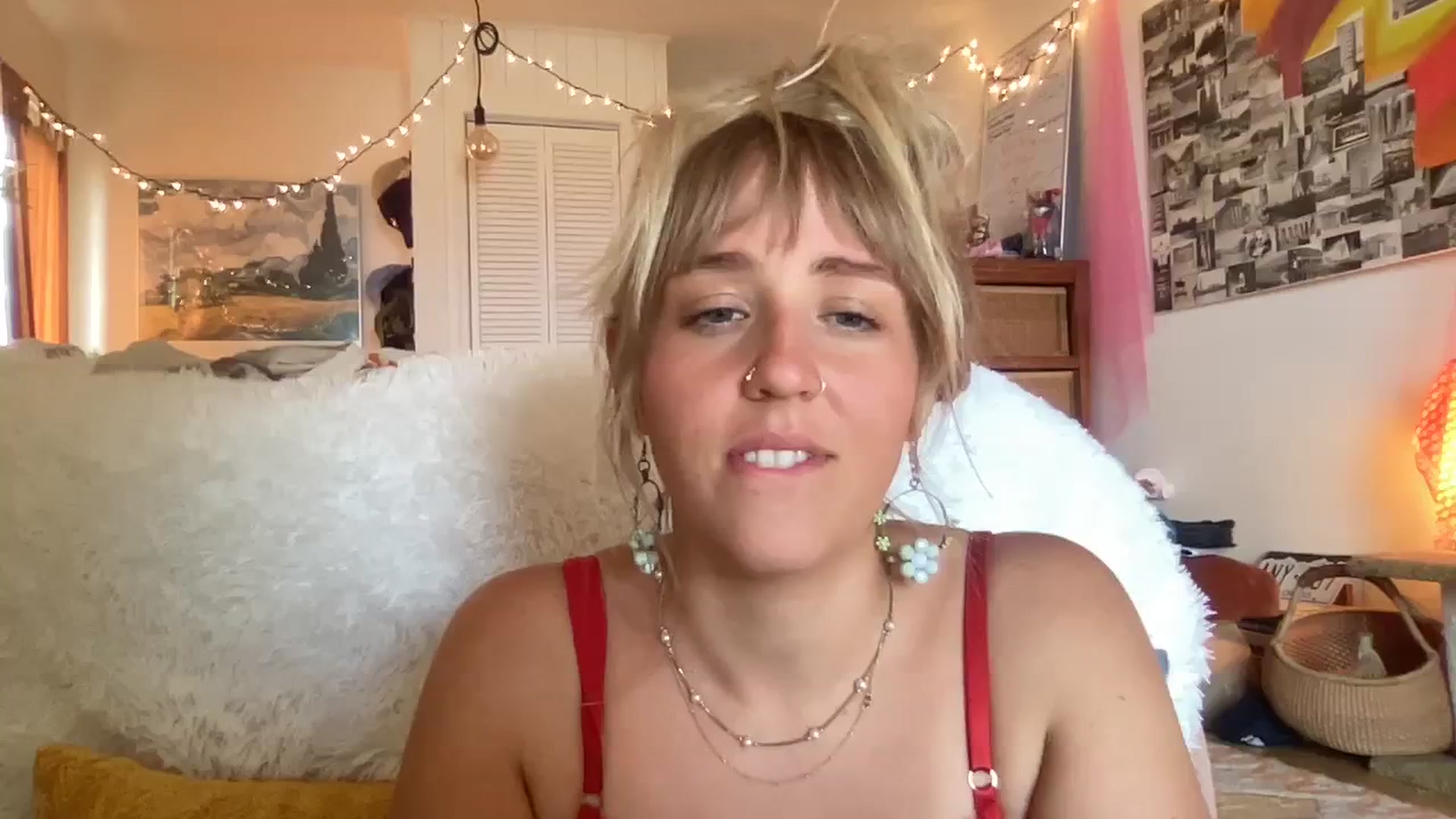 Gallery image thumbnail from PrincessElla_'s myfreecams stream on, 10/13/2023, 20:03 image 5 of 20