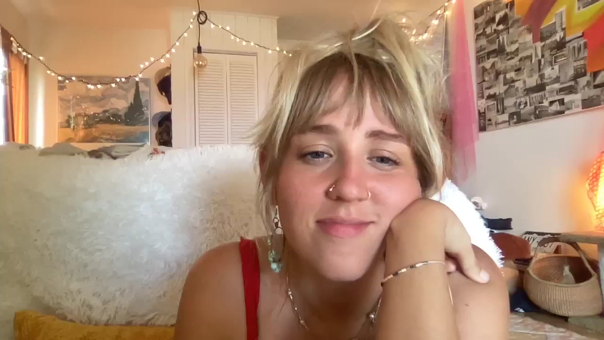 Gallery image thumbnail from PrincessElla_'s myfreecams stream on, 10/13/2023, 20:03 image 6 of 20