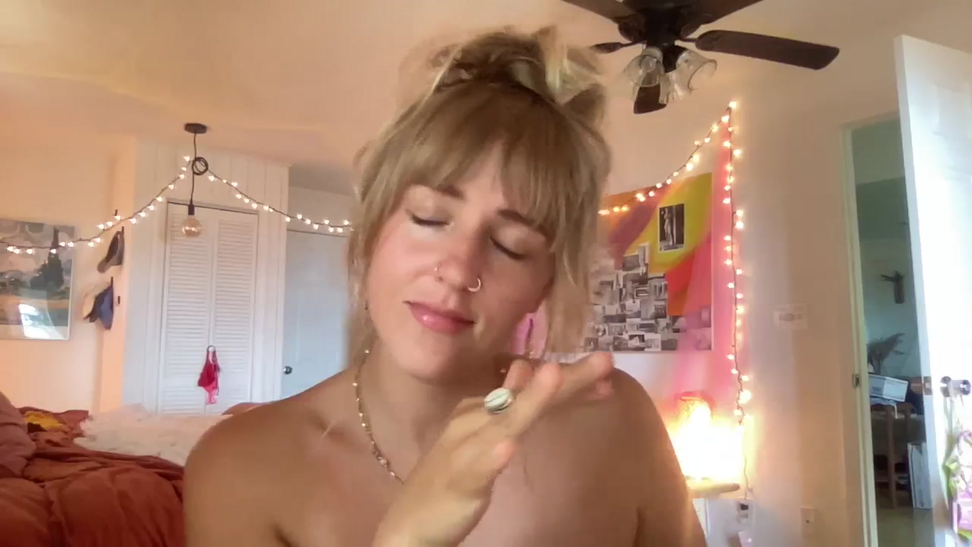 Gallery image thumbnail from PrincessElla_'s myfreecams stream on, 10/16/2023, 24:17 image 15 of 20