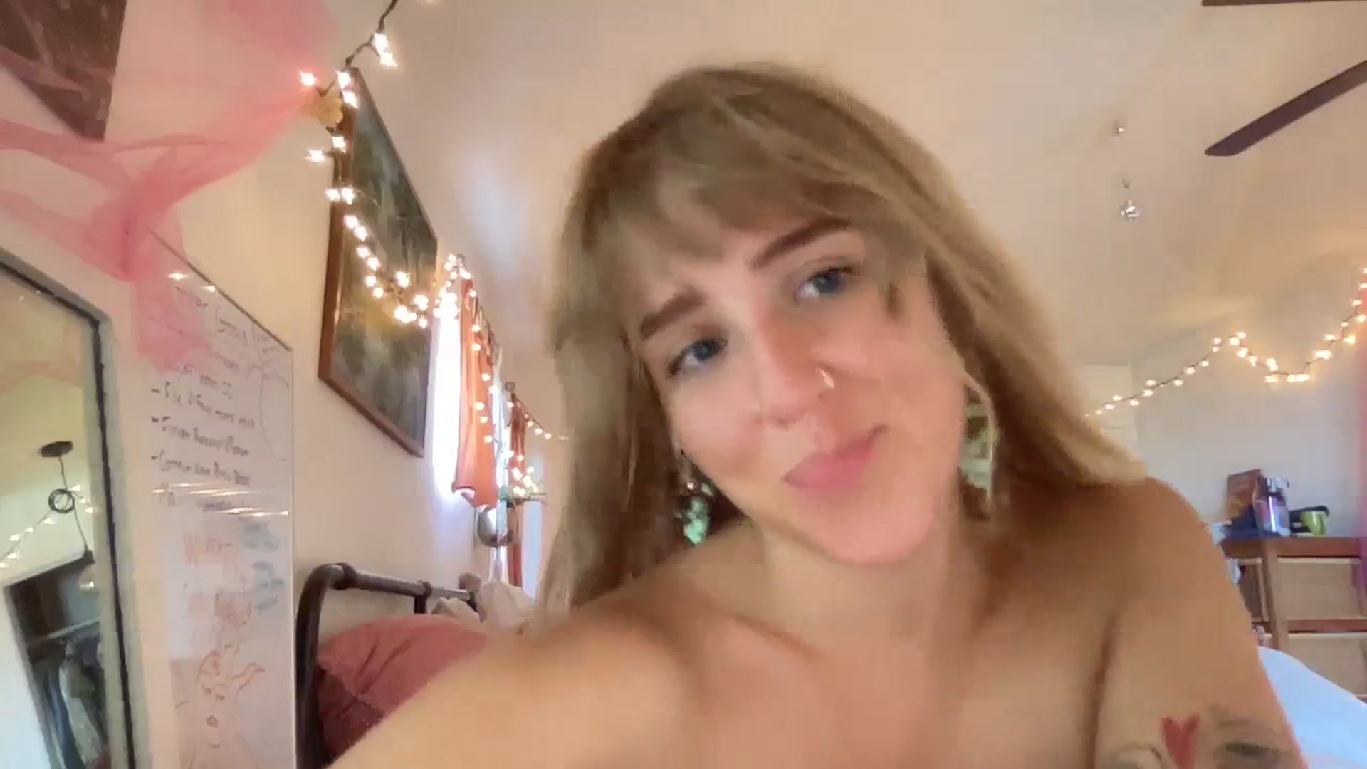 Gallery image thumbnail from PrincessElla_'s myfreecams stream on, 10/20/2023, 21:18 image 4 of 20