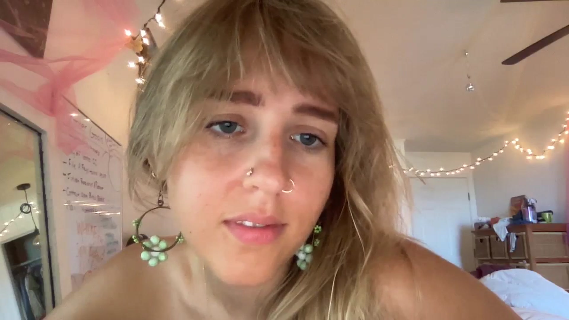 Gallery image thumbnail from PrincessElla_'s myfreecams stream on, 10/20/2023, 21:18 image 3 of 20