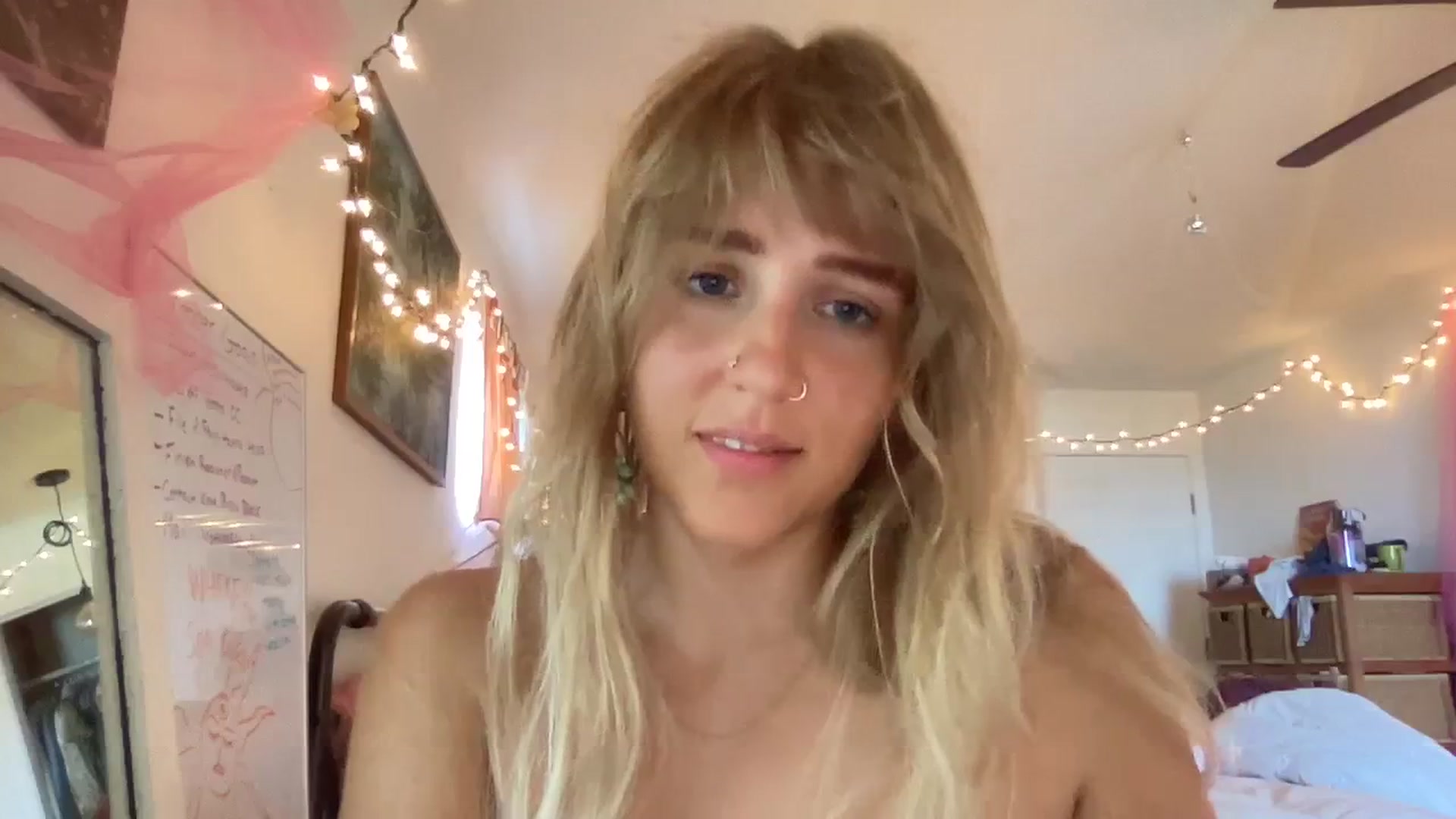 Gallery image thumbnail from PrincessElla_'s myfreecams stream on, 10/20/2023, 21:18 image 2 of 20