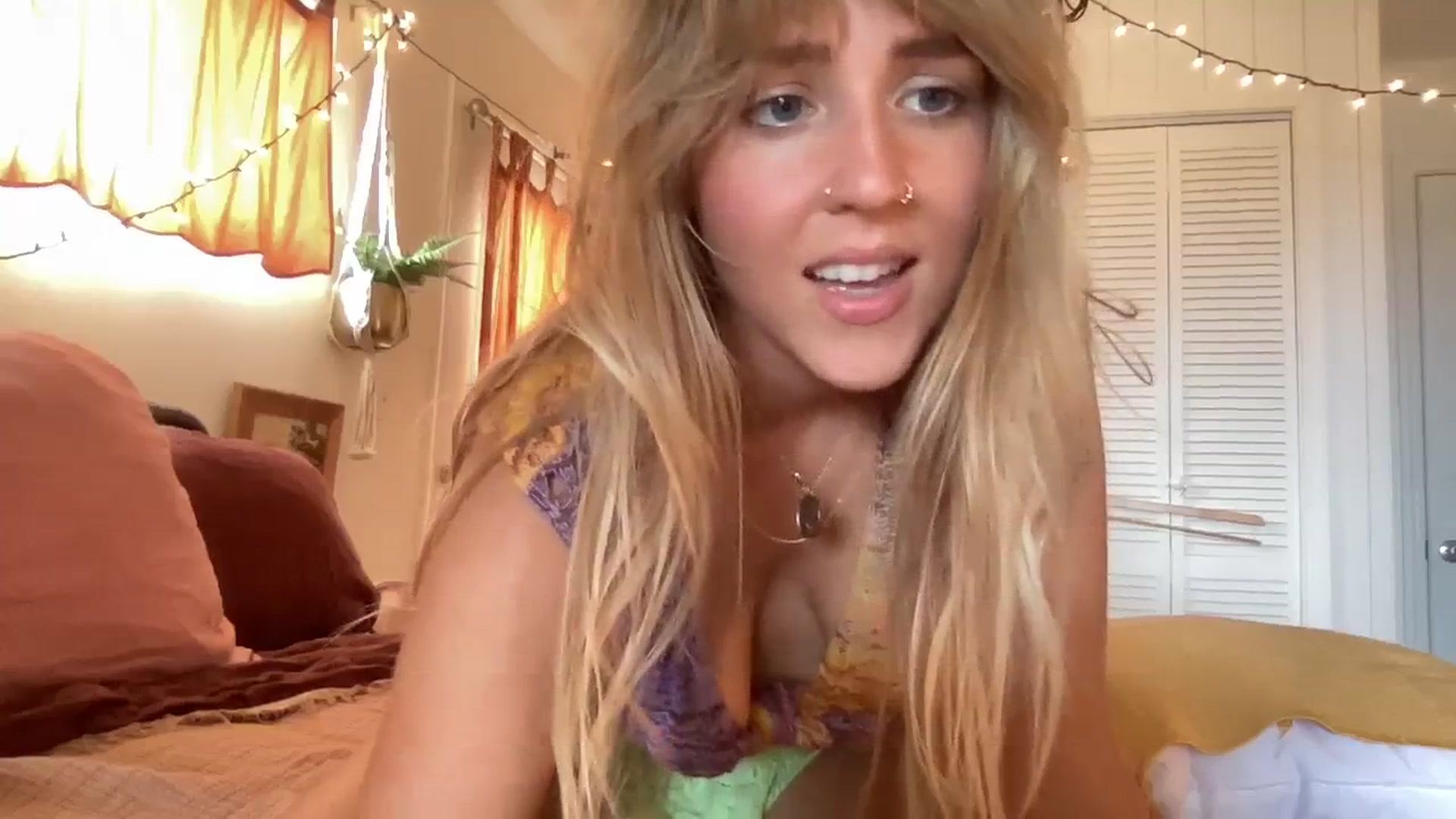 Gallery image thumbnail from PrincessElla_'s myfreecams stream on, 10/28/2023, 24:12 image 9 of 20