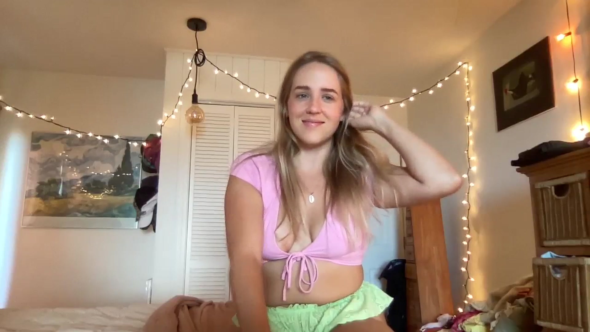 Gallery image thumbnail from PrincessElla_'s myfreecams stream on, 12/08/2023, 21:22 image 5 of 20