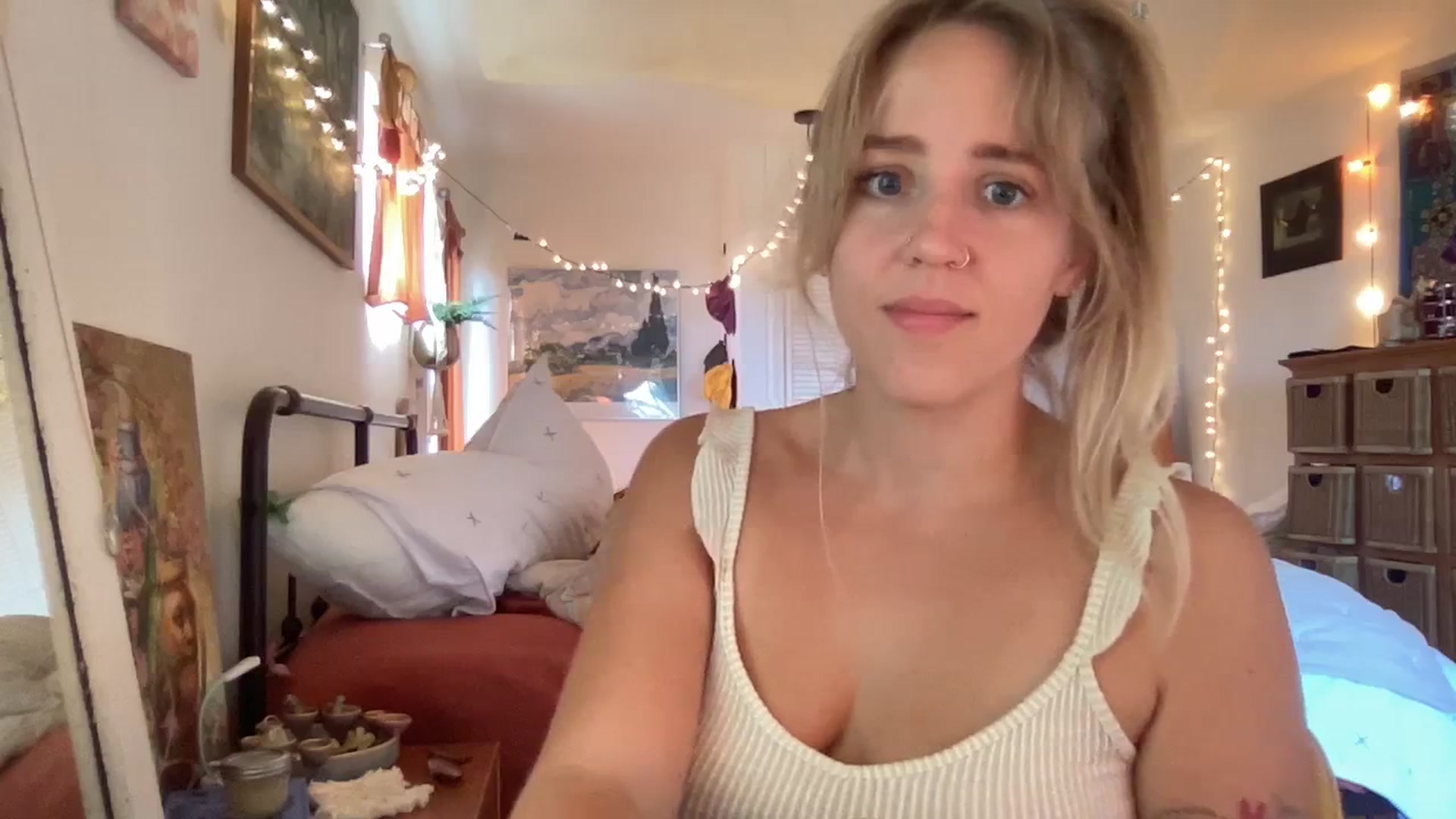 Gallery image thumbnail from PrincessElla_'s myfreecams stream on, 12/18/2023, 21:39 image 17 of 20