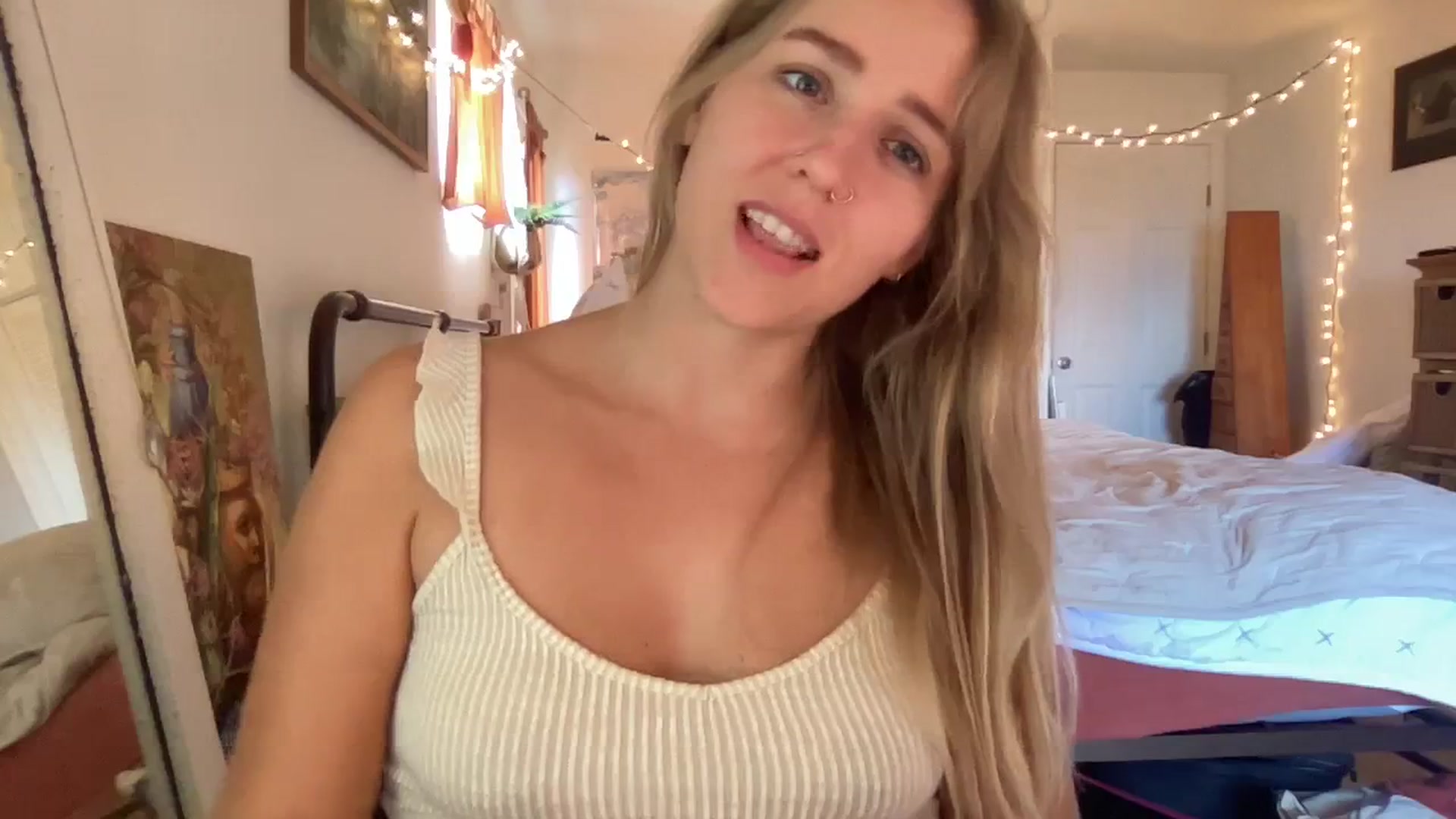 Gallery image thumbnail from PrincessElla_'s myfreecams stream on, 12/18/2023, 21:39 image 19 of 20