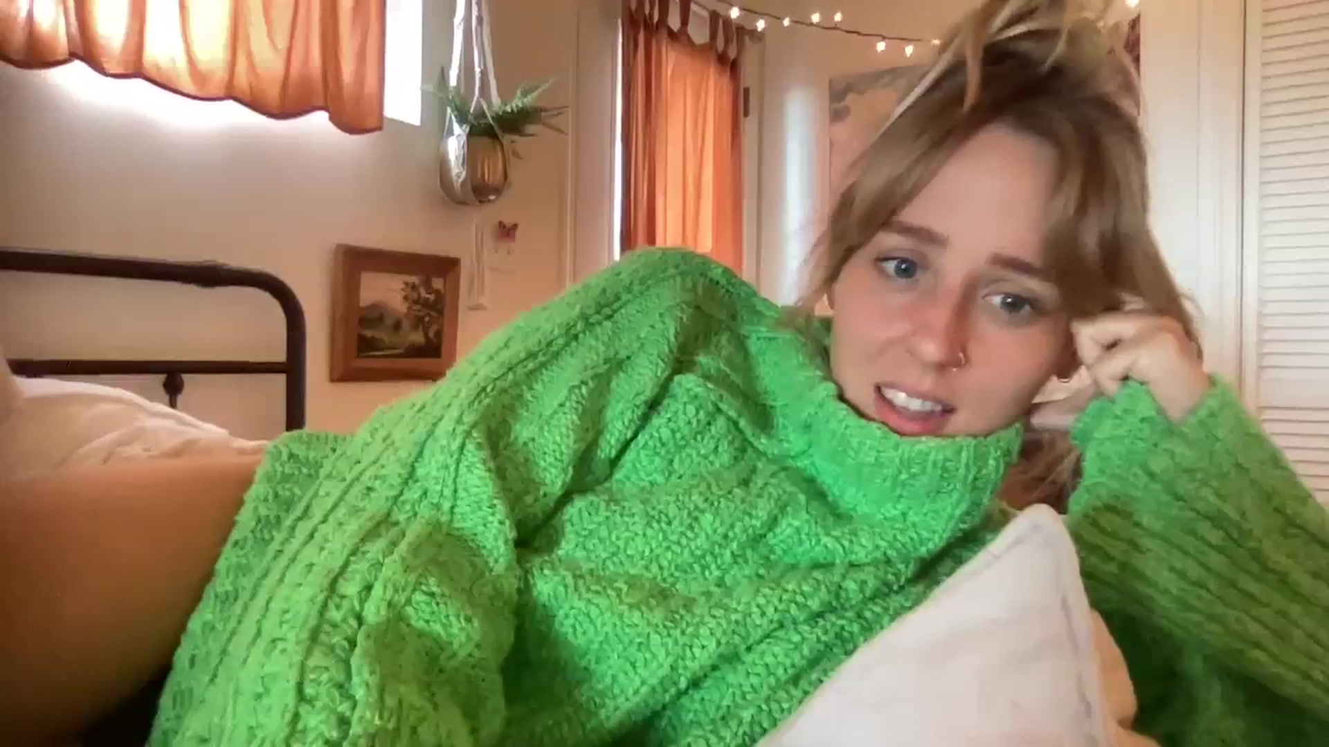 Gallery image thumbnail from PrincessElla_'s myfreecams stream on, 12/19/2023, 02:13 image 11 of 20