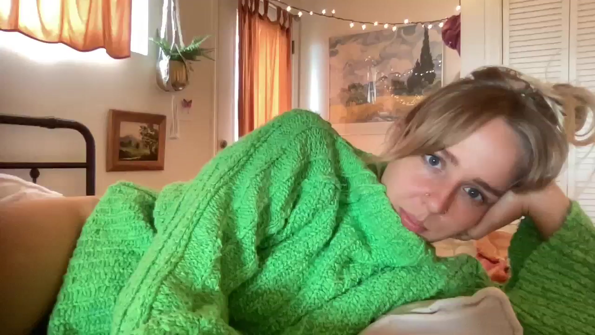 Gallery image thumbnail from PrincessElla_'s myfreecams stream on, 12/19/2023, 02:13 image 7 of 20