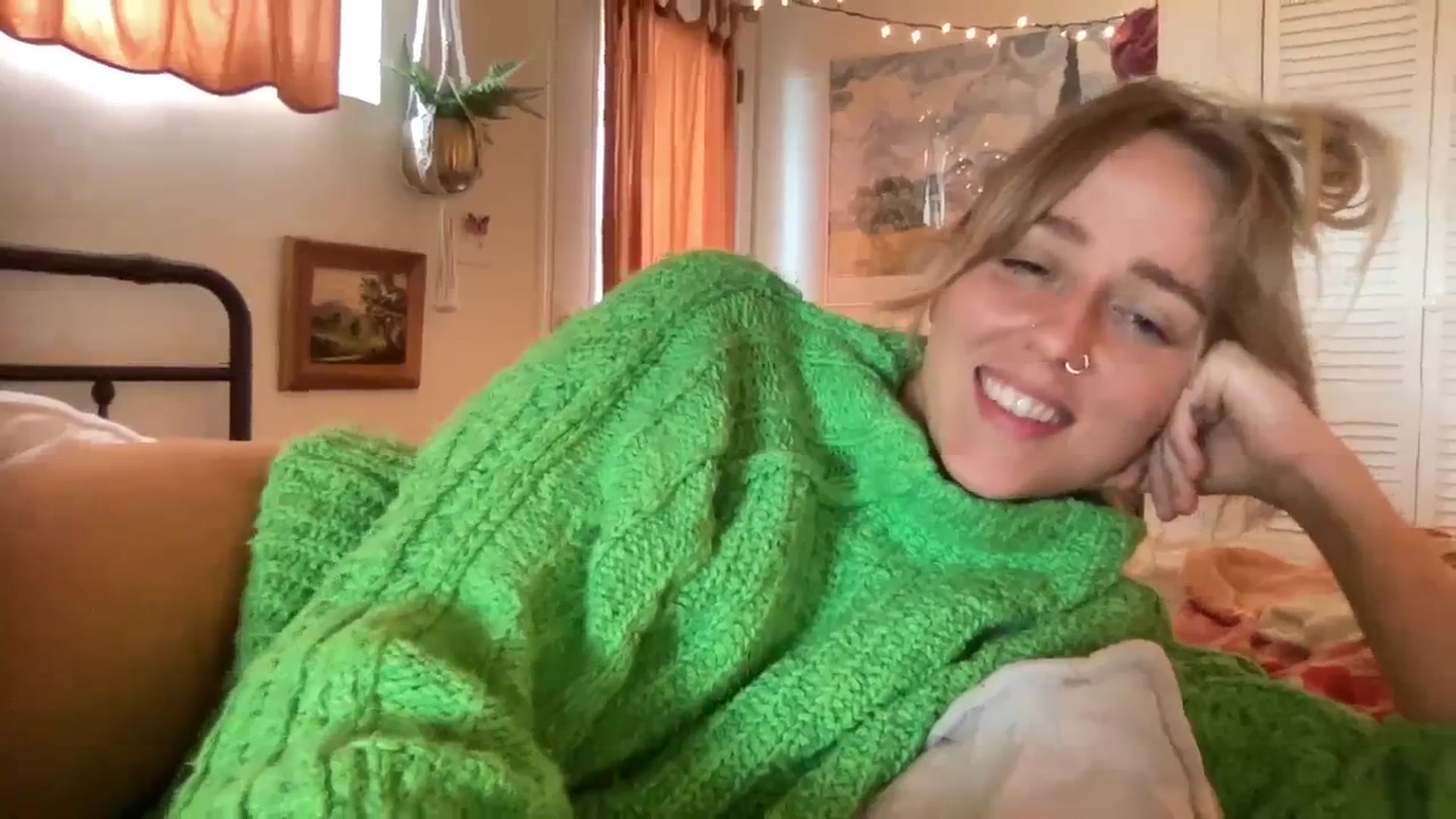 Gallery image thumbnail from PrincessElla_'s myfreecams stream on, 12/19/2023, 02:13 image 9 of 20