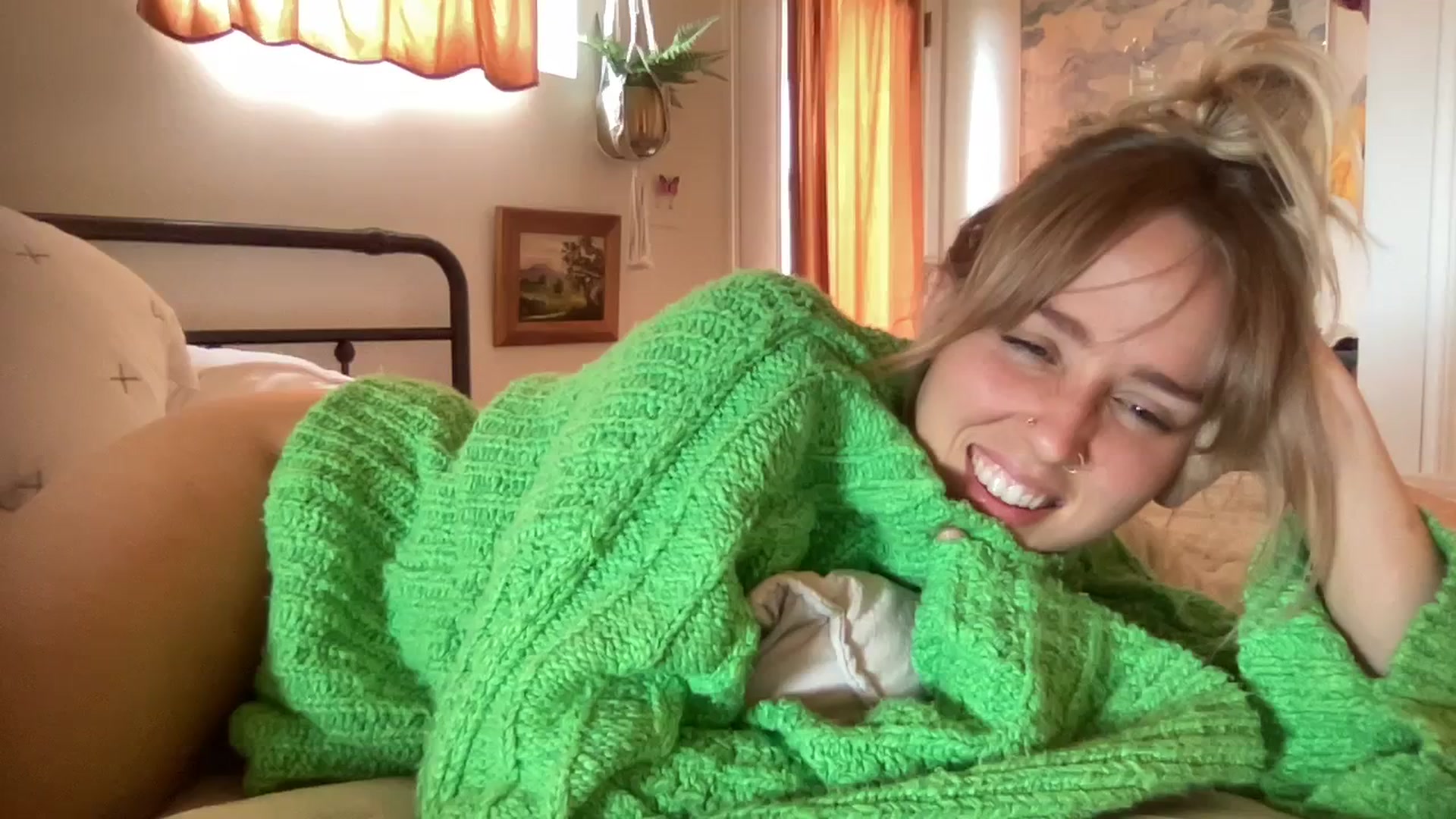 Gallery image thumbnail from PrincessElla_'s myfreecams stream on, 12/19/2023, 02:13 image 2 of 20